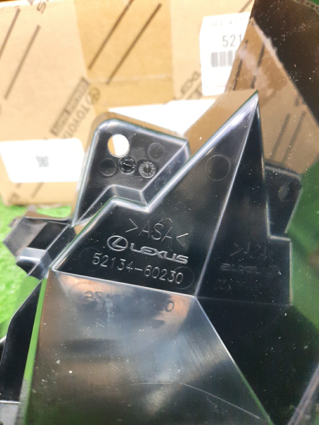 Крепление бампера левое переднее LEXUS LX600 VJA310W 52134-60230 3 ракурс