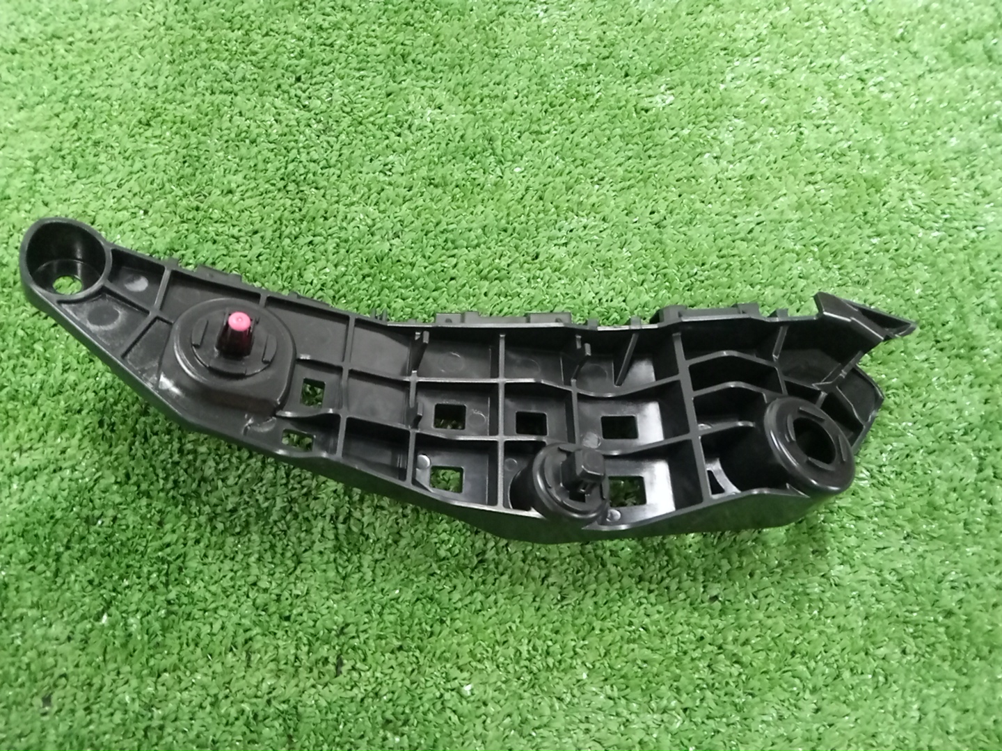 Крепление бампера левое переднее LEXUS RZ450E XEBM15 52536-46010 2 ракурс