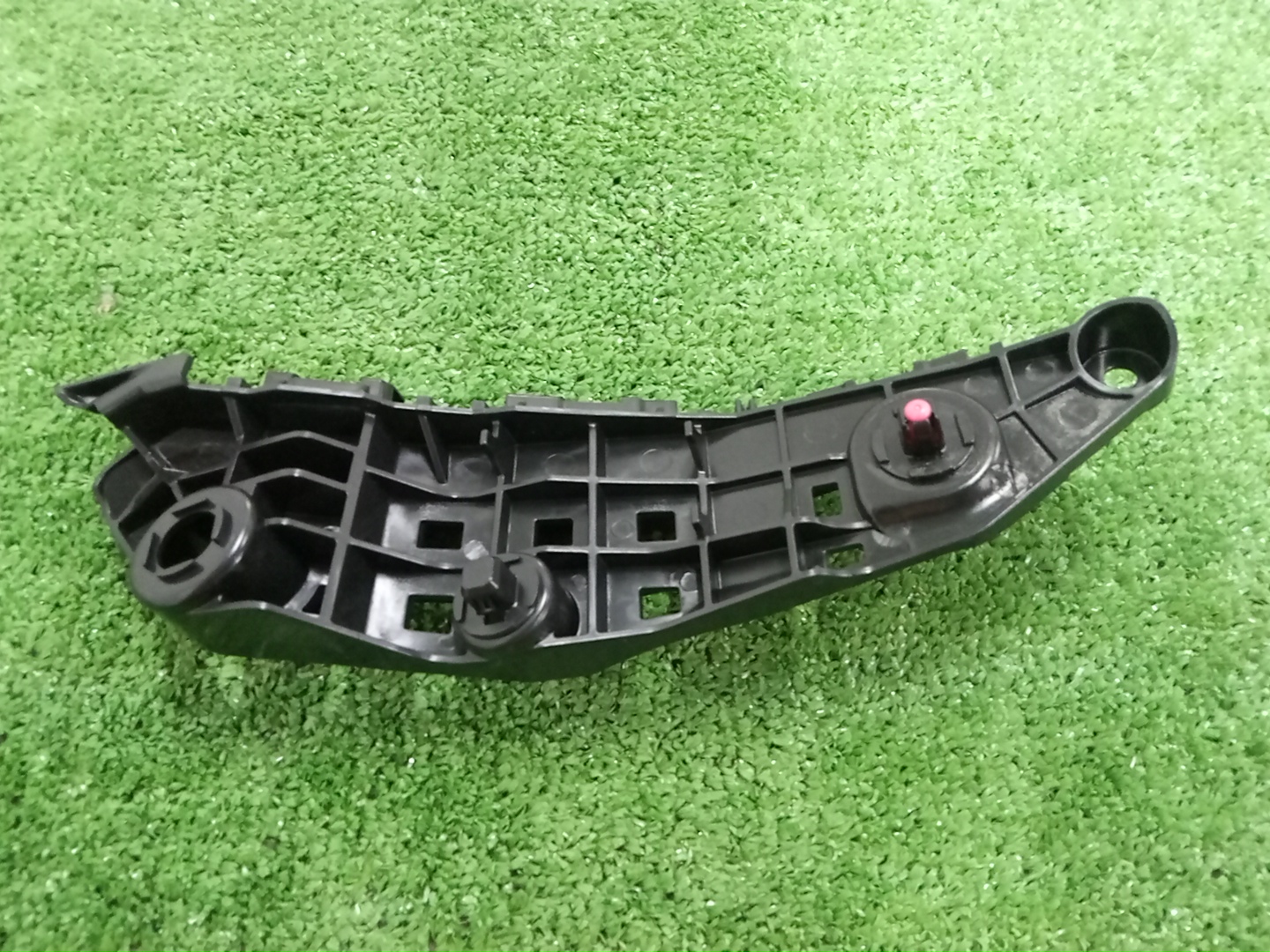 Крепление бампера правое переднее LEXUS RZ450E XEBM15 52535-46010 2 ракурс