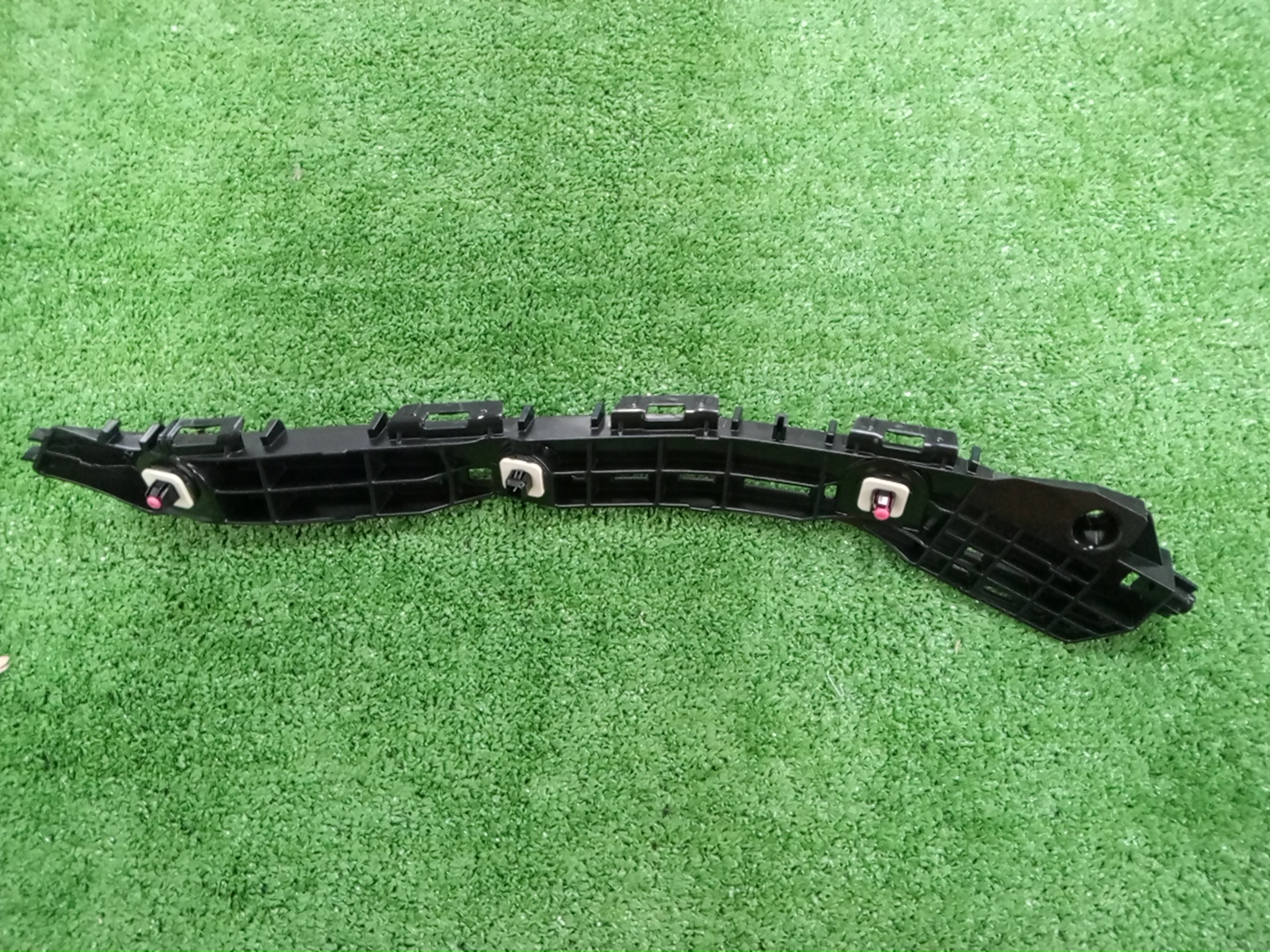 Крепление бампера левое заднее LEXUS RZ450E XEBM15 52156-46020 2 ракурс