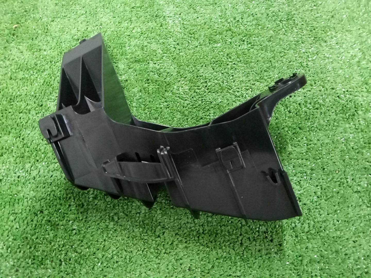 Крепление бампера левое заднее LEXUS RZ450E XEBM15 52563-46020 1 ракурс