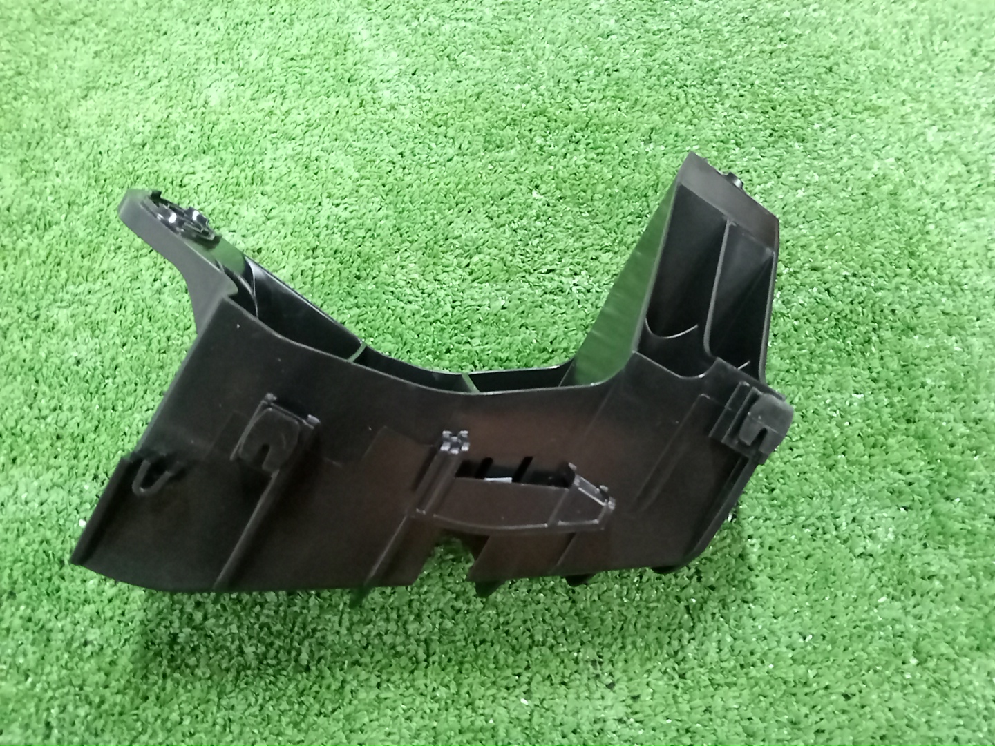 Крепление бампера правое заднее LEXUS RZ450E XEBM15 52562-46020 2 ракурс