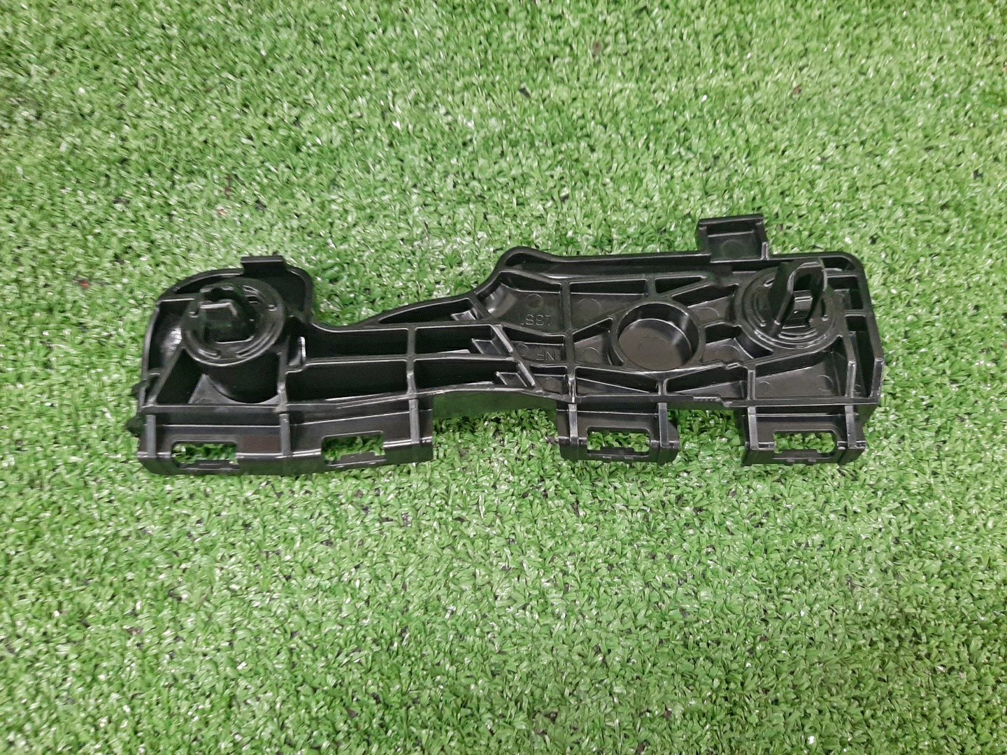Крепление бампера левое переднее DAIHATSU TAFT LA900S 52116-B2380 1 ракурс