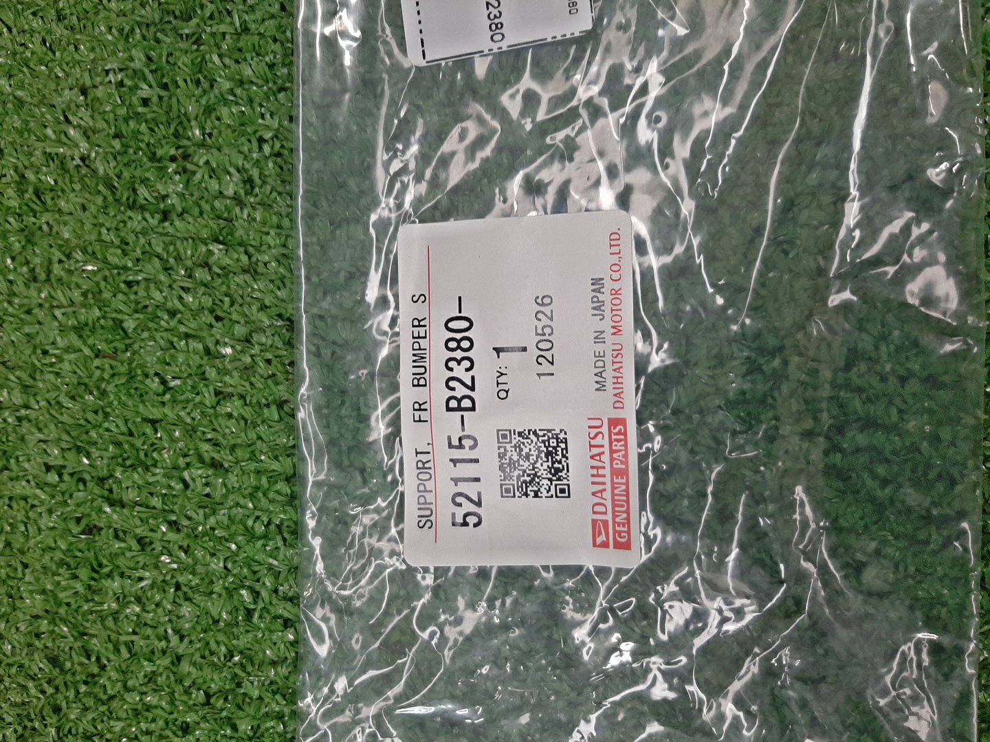 Крепление бампера правое переднее DAIHATSU TAFT LA900S 52115-B2380 3 ракурс