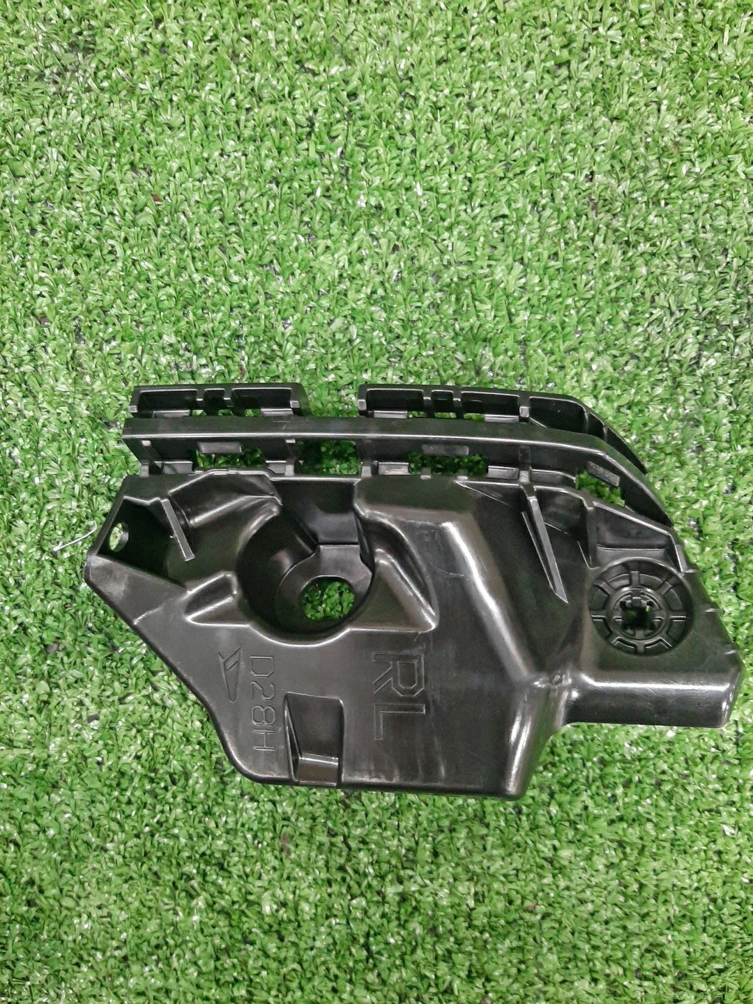 Крепление бампера левое заднее DAIHATSU TAFT LA900S 52156-B2410 1 ракурс