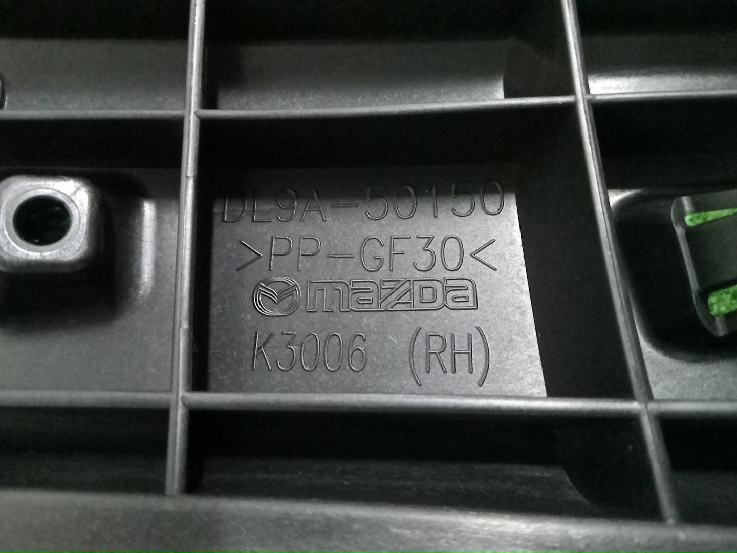 Крепление бампера правое переднее MAZDA CX-3 DK5AW DL9A-50-150 3 ракурс