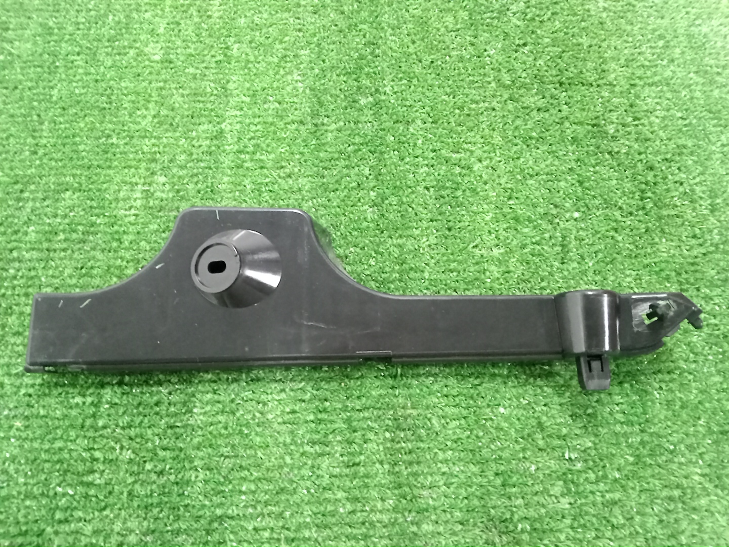 Крепление бампера левое заднее MAZDA DEMIO DY3W D350-50-2J1H 2 ракурс