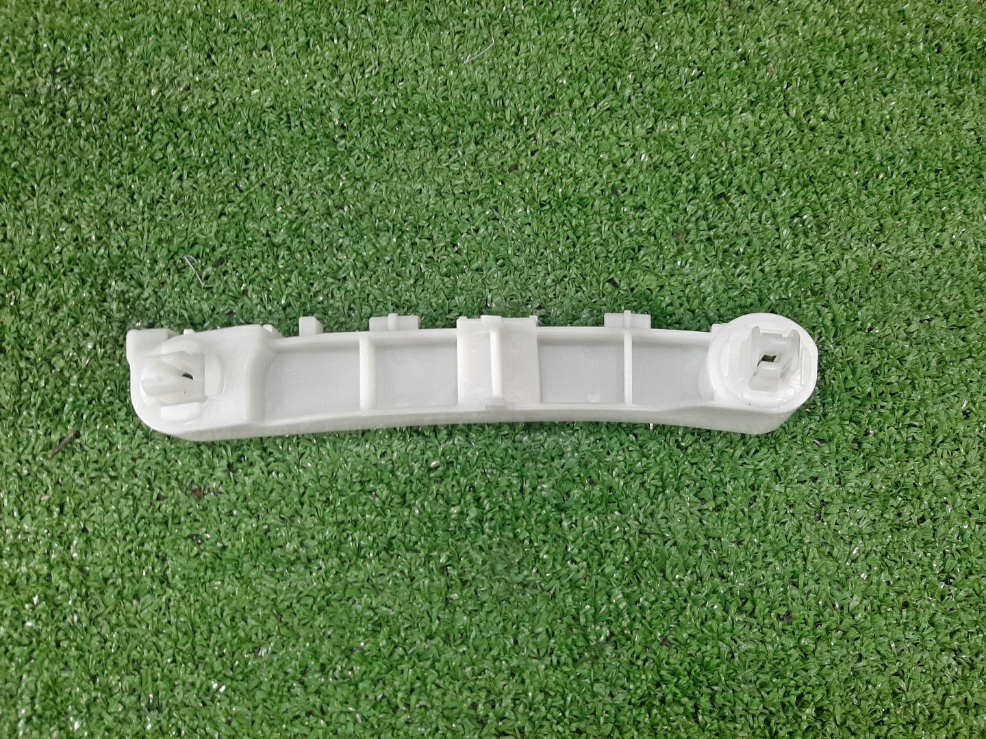 Крепление бампера правое переднее NISSAN DAYZ B21W 62220-6A00B 2 ракурс