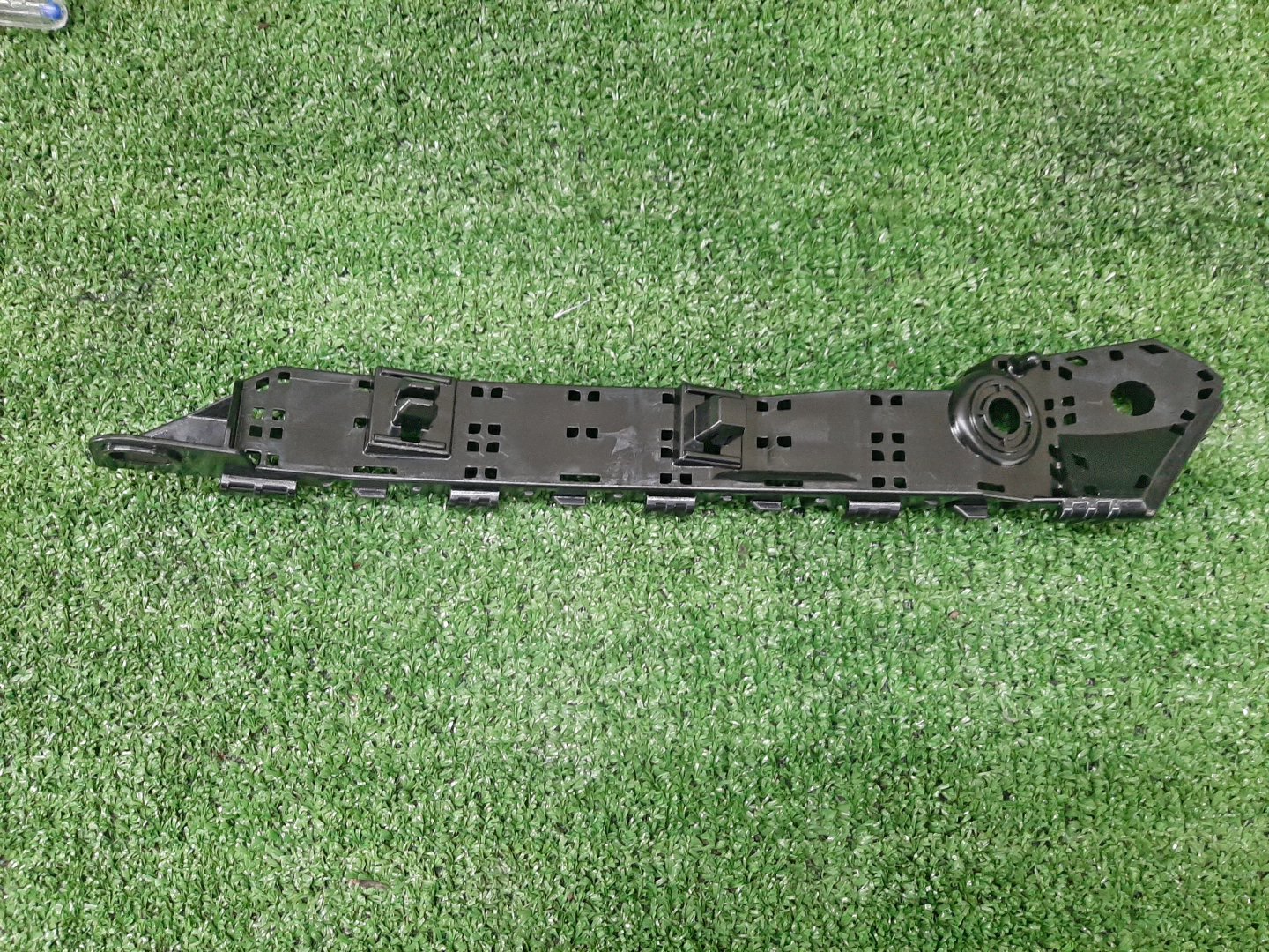 Крепление бампера правое переднее SUBARU LEGACY BN9 57707AL081 2 ракурс