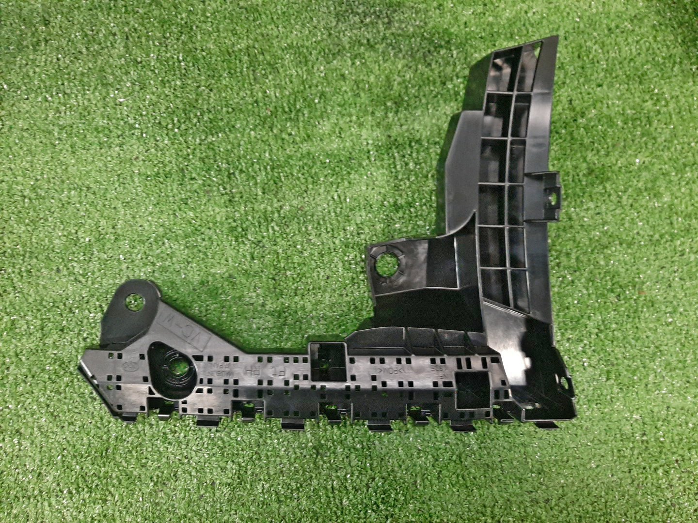 Крепление бампера правое переднее SUBARU LEVORG VN5 57707VC100 2 ракурс