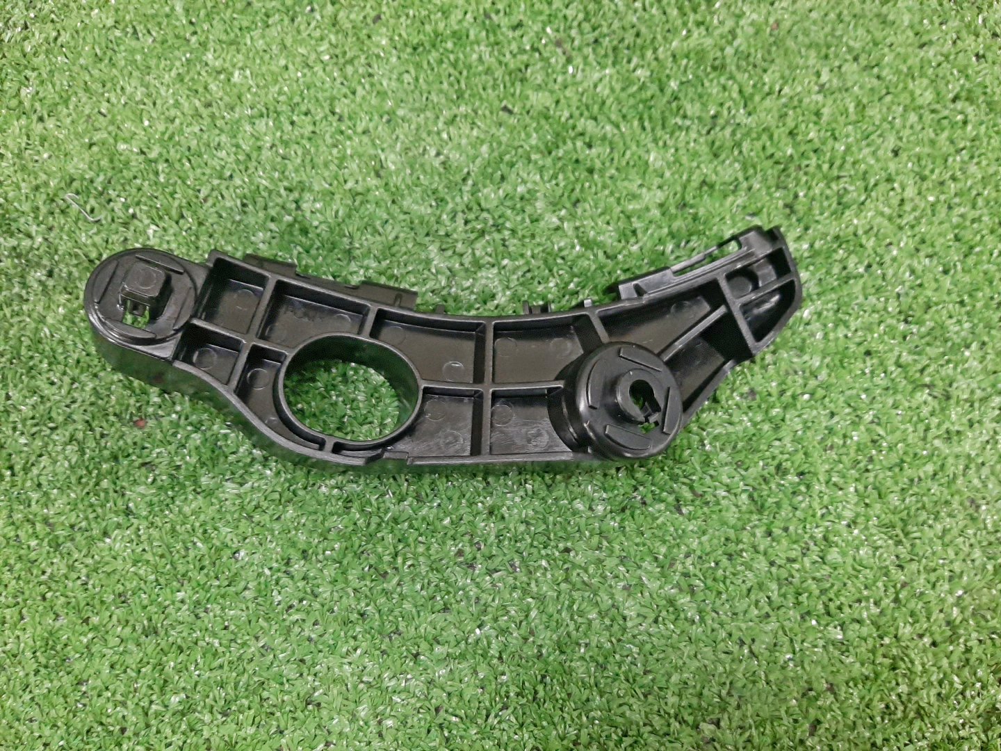 Крепление бампера левое переднее TOYOTA MARK X GRX133 52536-22080 2 ракурс
