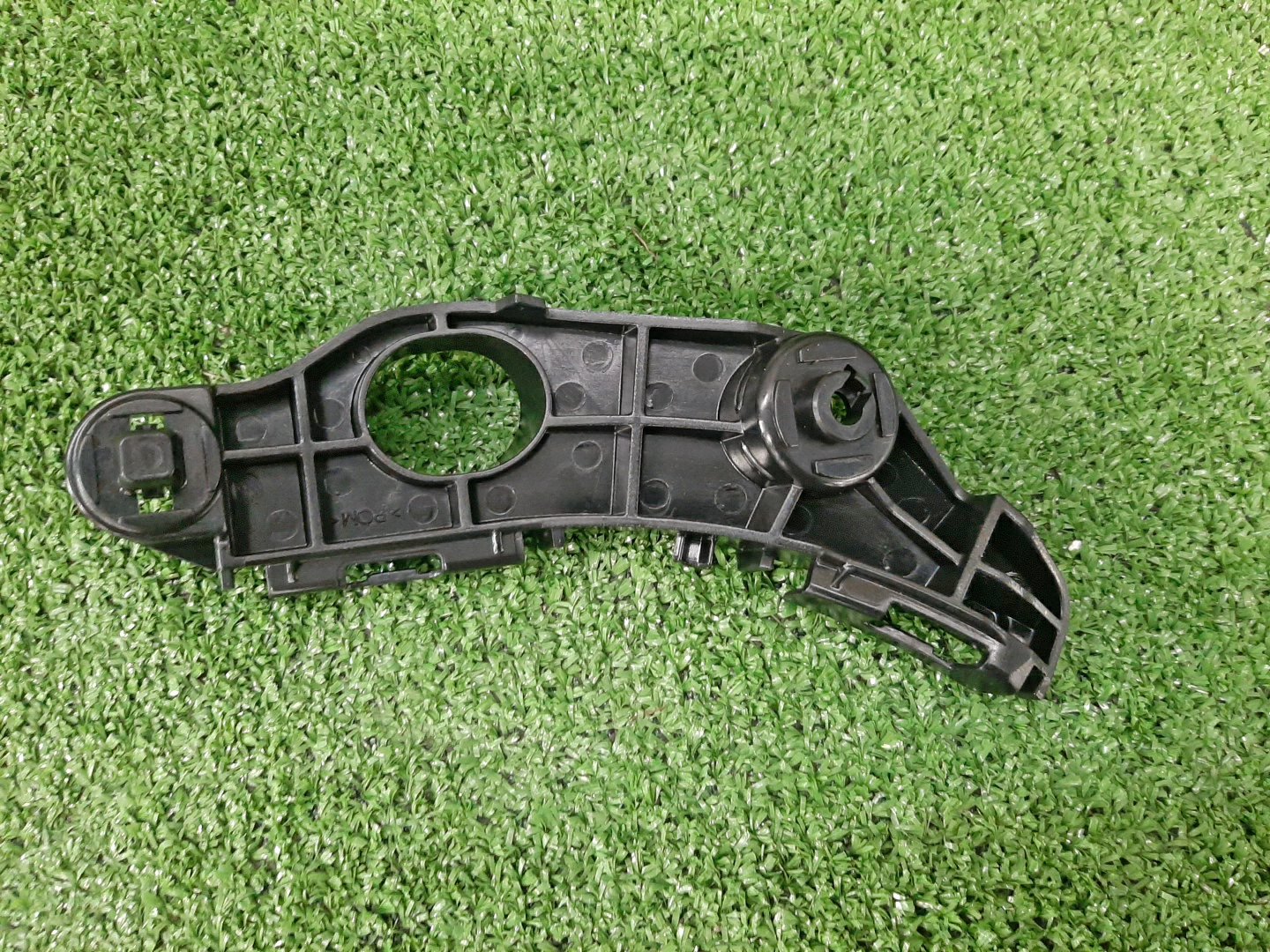 Крепление бампера правое переднее TOYOTA MARK X GRX133 52535-22100 2 ракурс