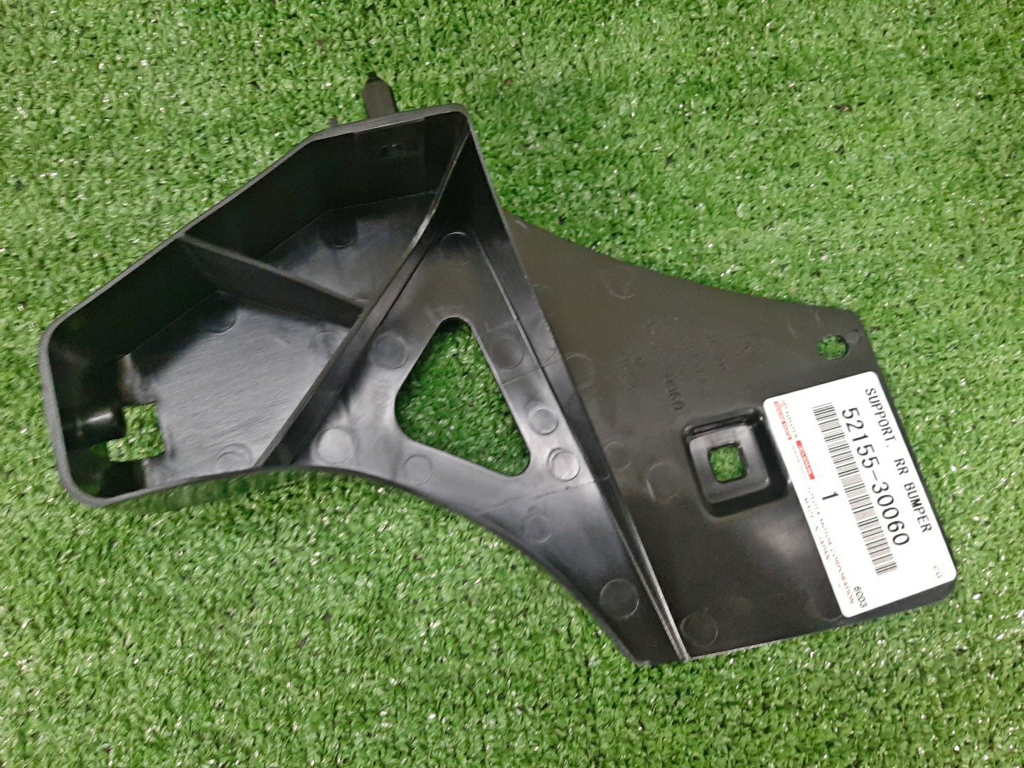 Крепление бампера правое заднее TOYOTA CROWN GRS184 52155-30060 1 ракурс