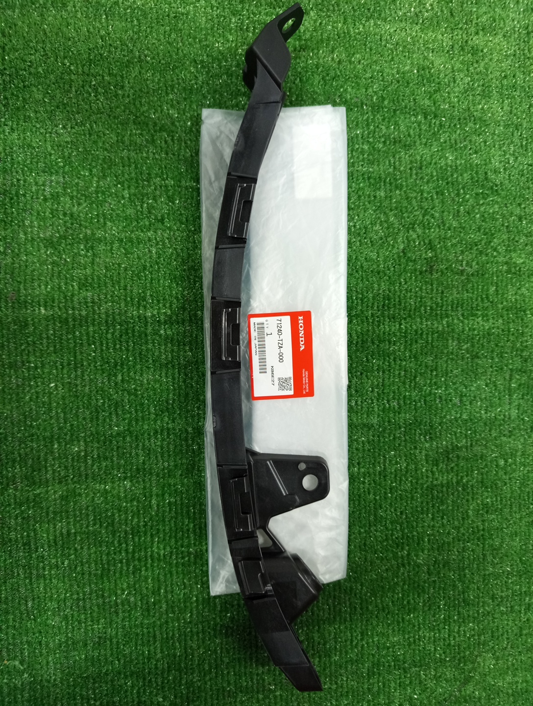 Крепление бампера правое переднее HONDA FIT GR5 71240-TZA-000 1 ракурс