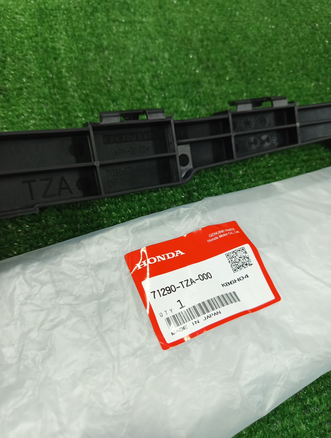Крепление бампера левое переднее HONDA FIT GR5 71290-TZA-000 3 ракурс