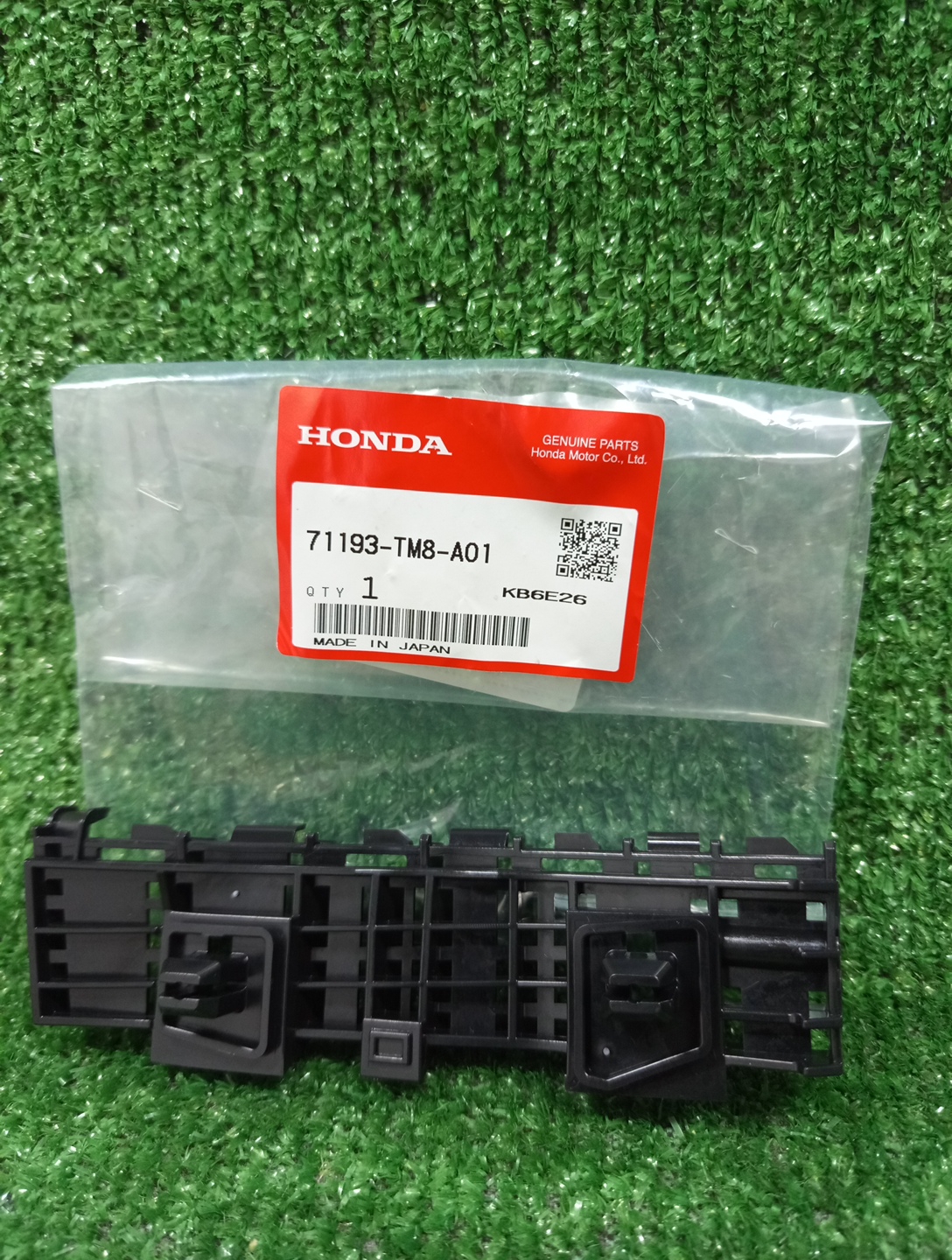 Крепление бампера правое переднее HONDA INSIGHT ZE3 71193-TM8-A01 2 ракурс