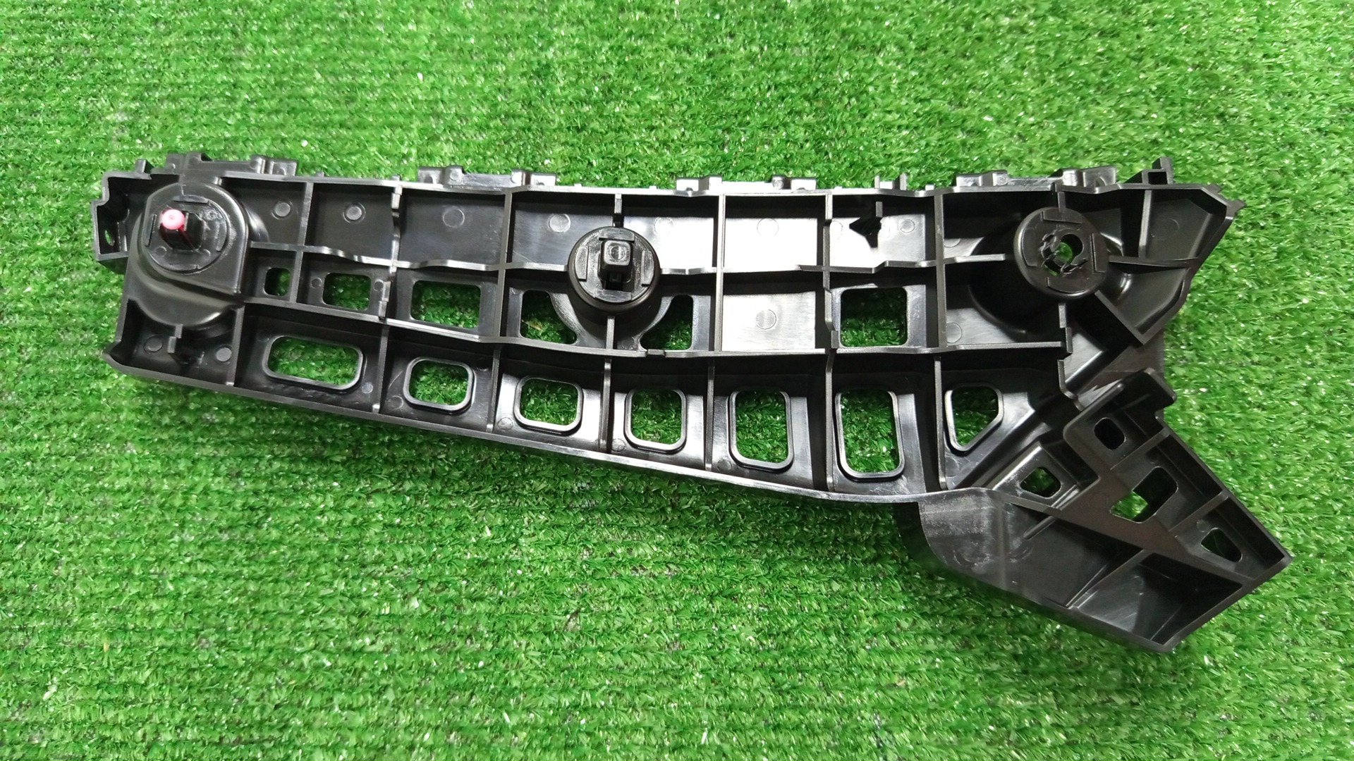 Крепление бампера левое переднее TOYOTA ALPHARD AGH30W 52116-58080 2 ракурс Крепление бампера левое переднее TOYOTA ALPHARD AGH30W 52116-58080 2 ракурс