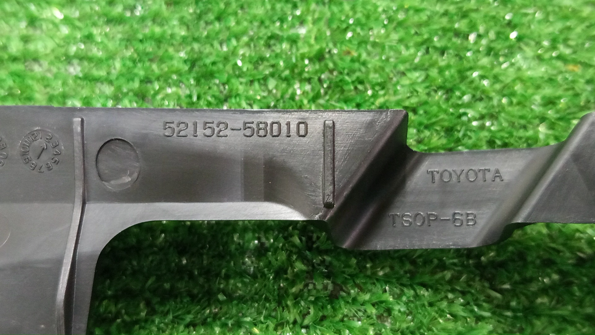 Крепление бампера правое заднее TOYOTA ALPHARD ANH25W, GGH25W, GGH20W, ANH20W 52152-58010 3 ракурс Крепление бампера правое заднее TOYOTA ALPHARD ANH25W, GGH25W, GGH20W, ANH20W 52152-58010 3 ракурс