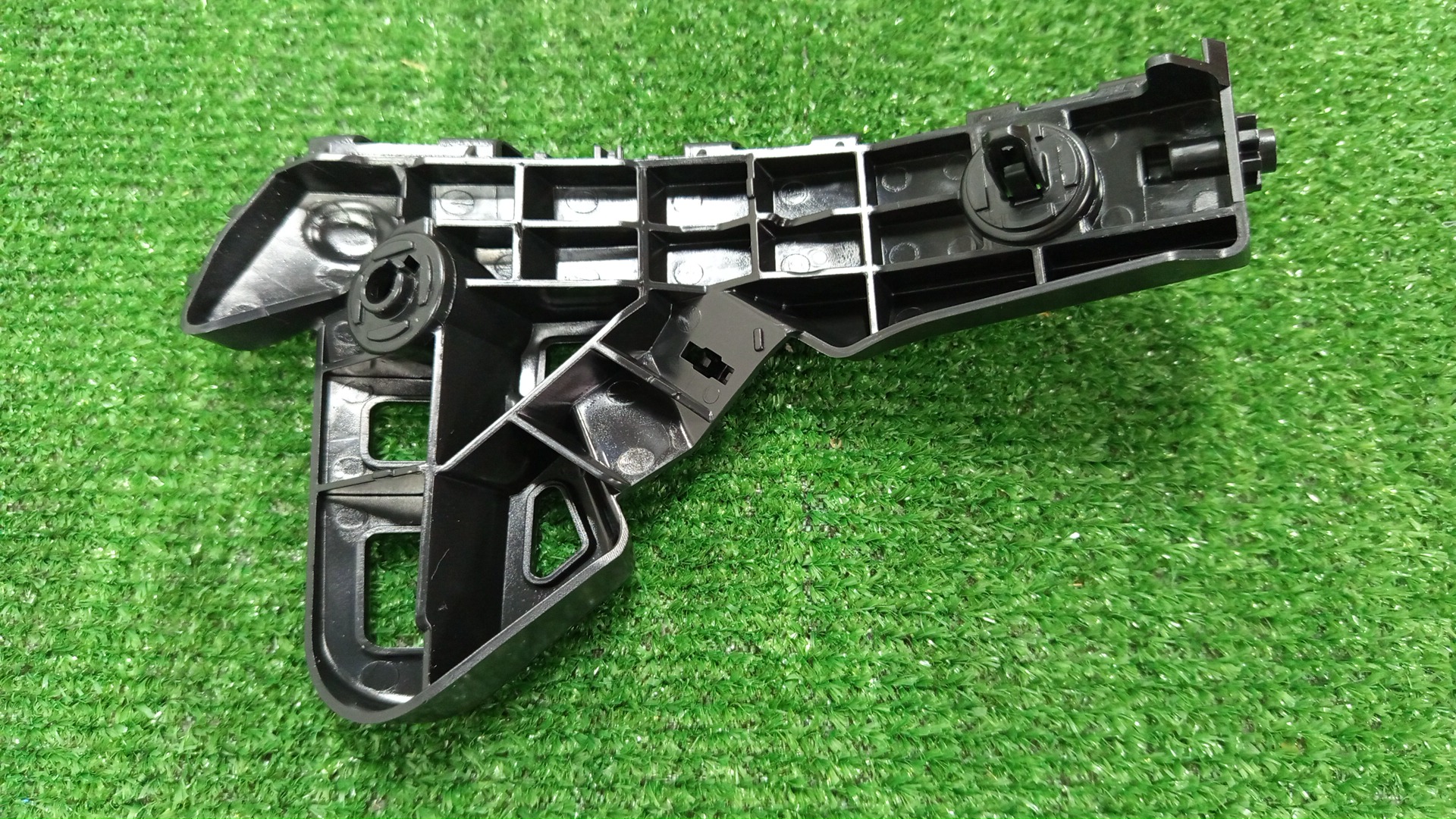 Крепление бампера правое переднее TOYOTA HARRIER ZSU60W 52535-48040 2 ракурс
