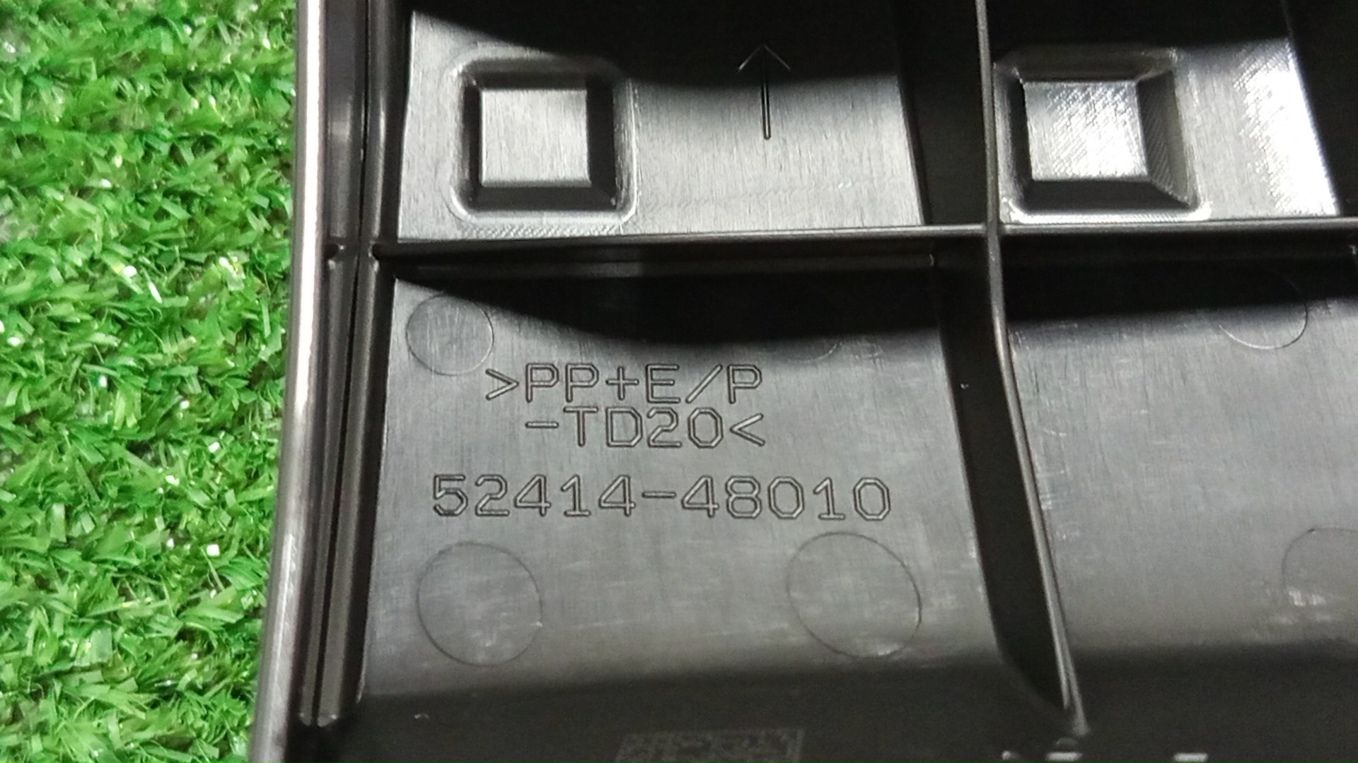 Крепление бампера левое переднее TOYOTA HARRIER AXUH80 52414-48010 3 ракурс