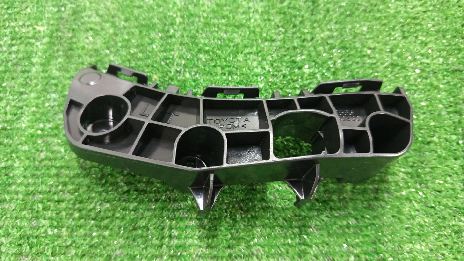 Крепление бампера левое переднее TOYOTA CROWN AWS210 52536-30230 1 ракурс