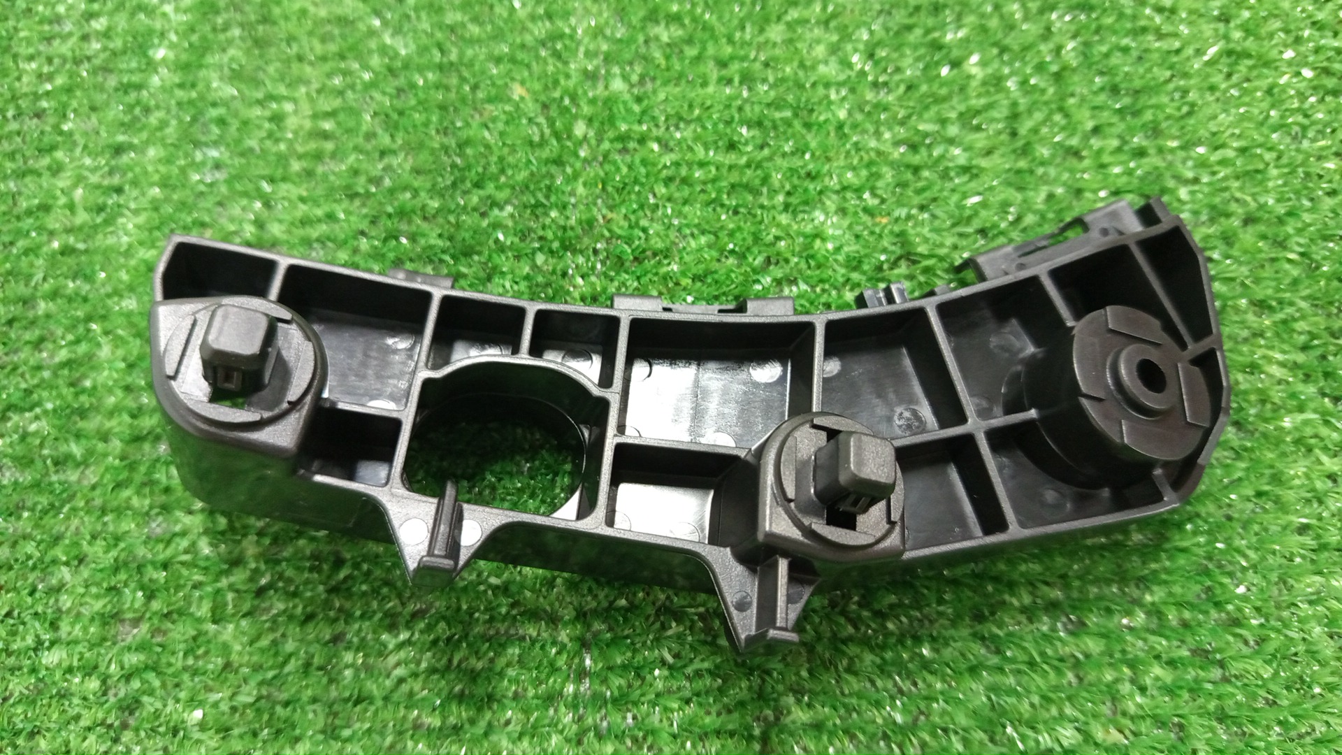 Крепление бампера левое переднее TOYOTA CROWN AWS210 52536-30230 2 ракурс