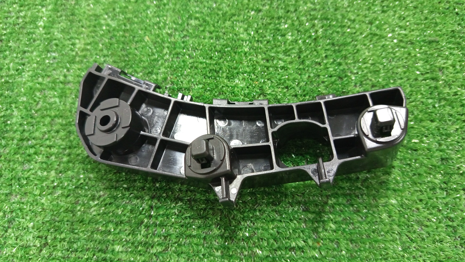 Крепление бампера правое переднее TOYOTA CROWN AWS210 52535-30240 2 ракурс