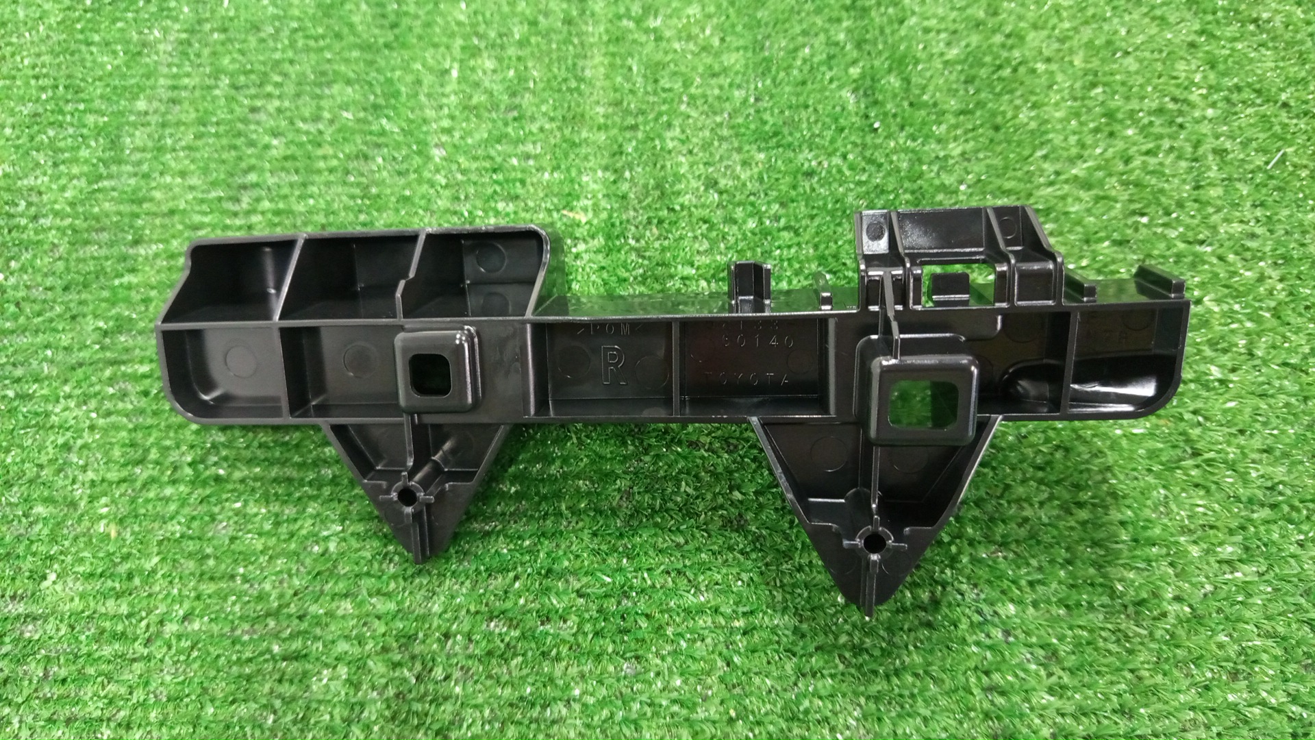 Крепление бампера правое переднее LEXUS GX460 URJ150 52133-60140 1 ракурс