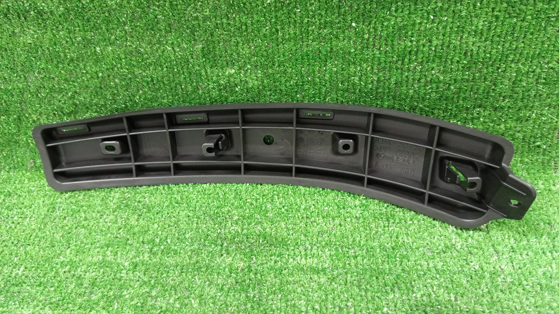 Крепление бампера правое переднее MAZDA CX-3 DK5AW DL9A-50-150 2 ракурс