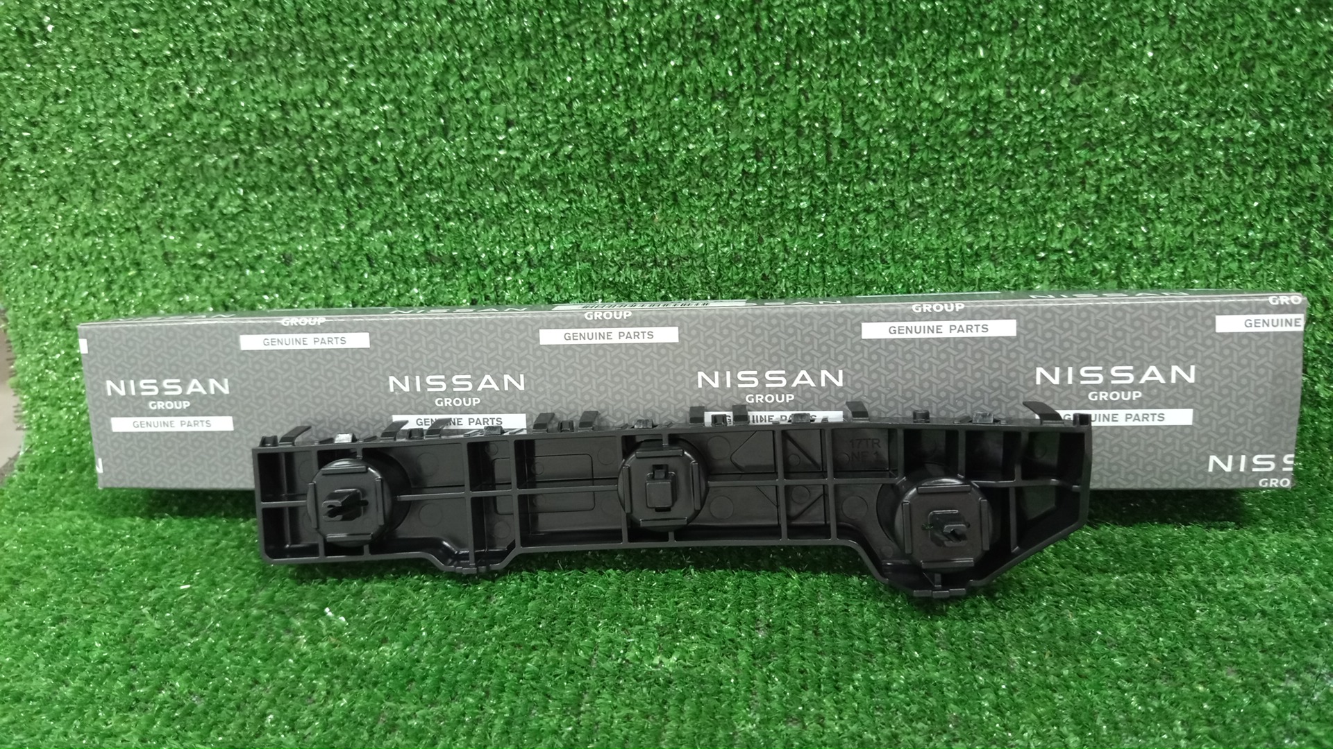 Крепление бампера левое переднее NISSAN SERENA FC28 62221-7DA0A 2 ракурс