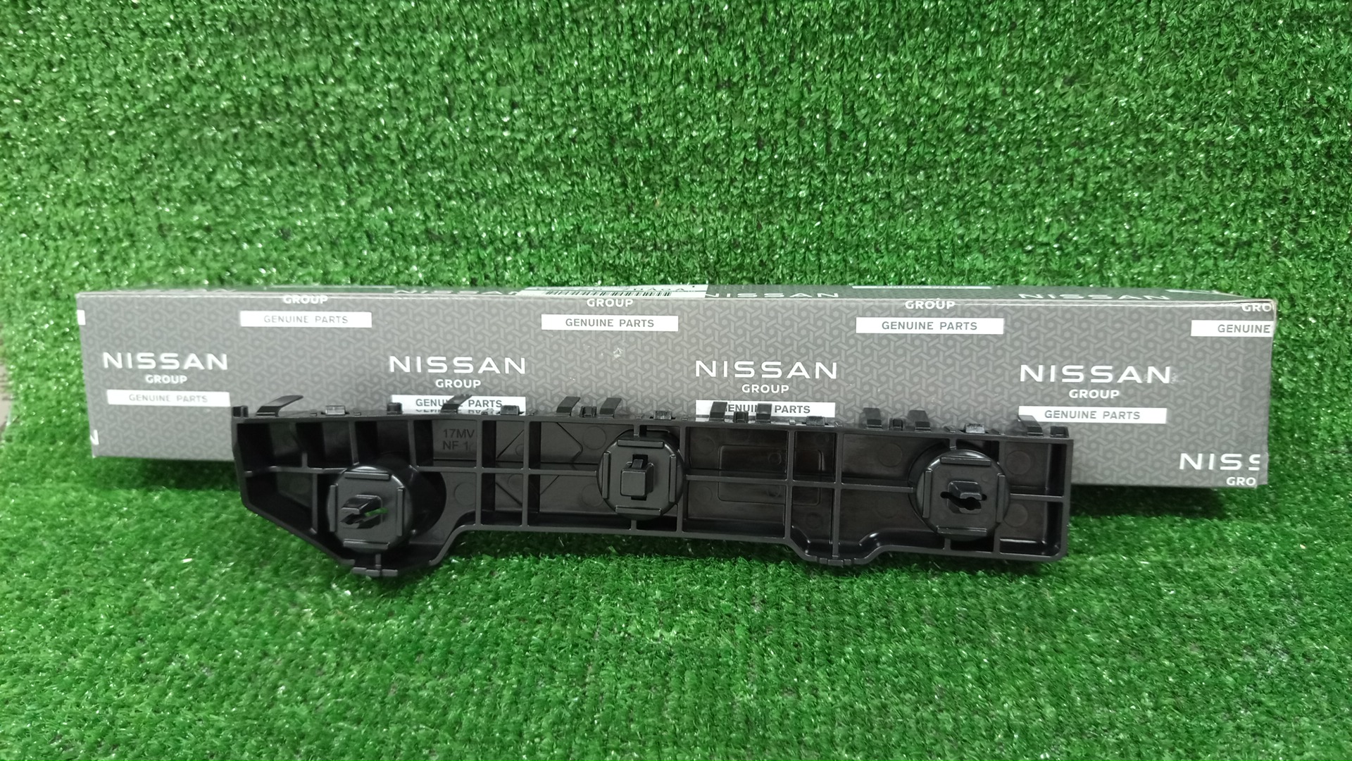 Крепление бампера правое переднее NISSAN SERENA FC28 62220-7DA0A 2 ракурс