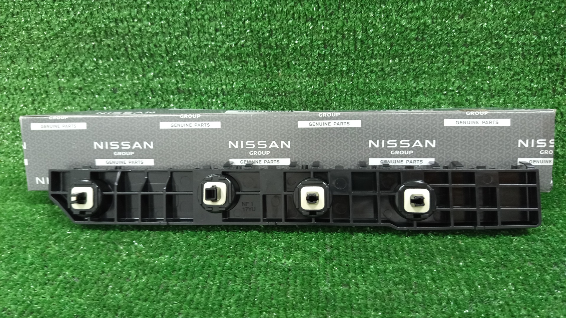 Крепление бампера левое заднее NISSAN SERENA FC28 85221-7DA0A 2 ракурс