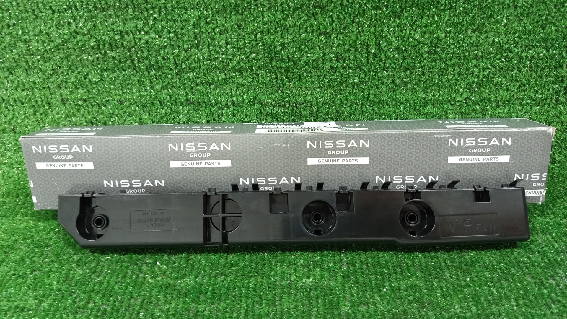 Крепление бампера правое заднее NISSAN SERENA FC28 85220-7DA0A 1 ракурс
