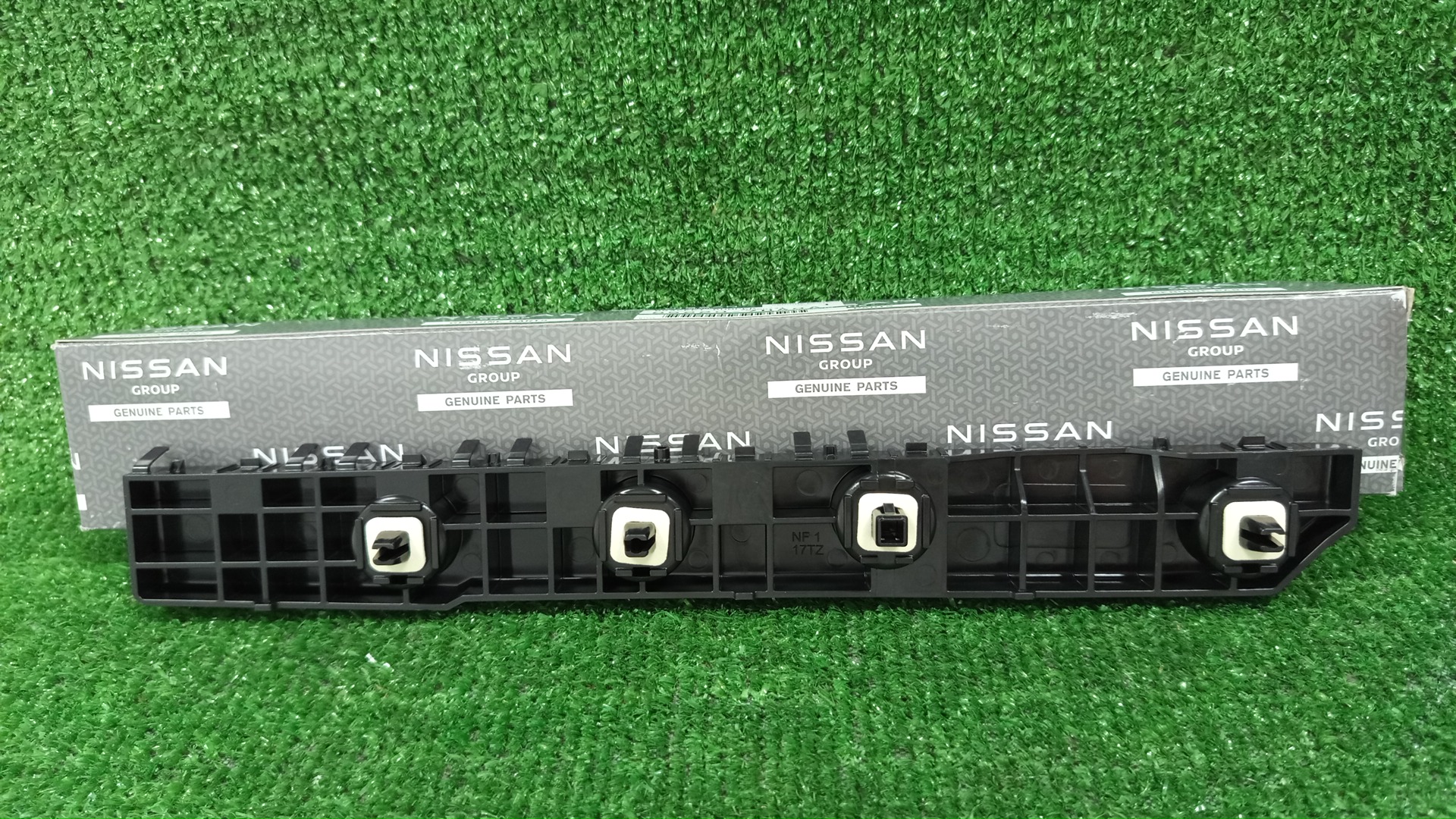 Крепление бампера правое заднее NISSAN SERENA FC28 85220-7DA0A 2 ракурс