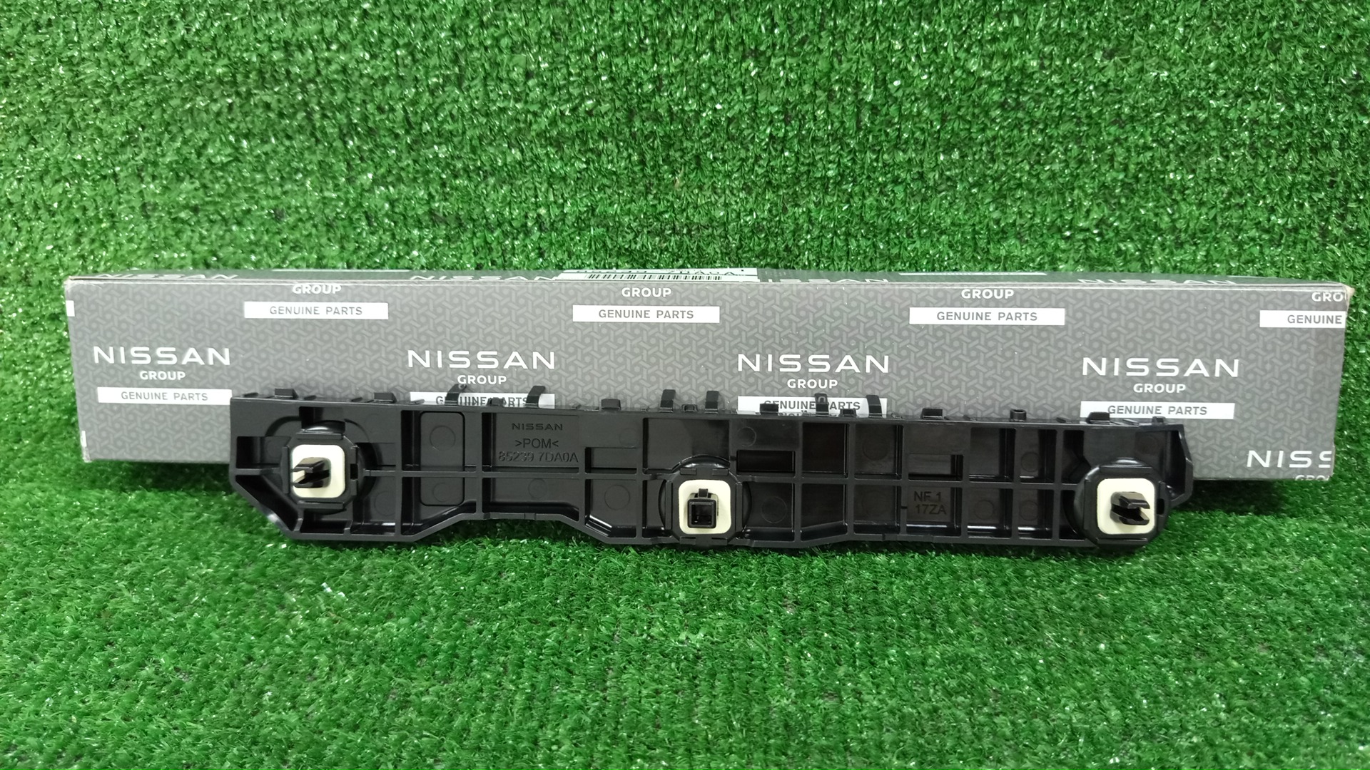 Крепление бампера левое заднее NISSAN SERENA FC28 85239-7DA0A 2 ракурс