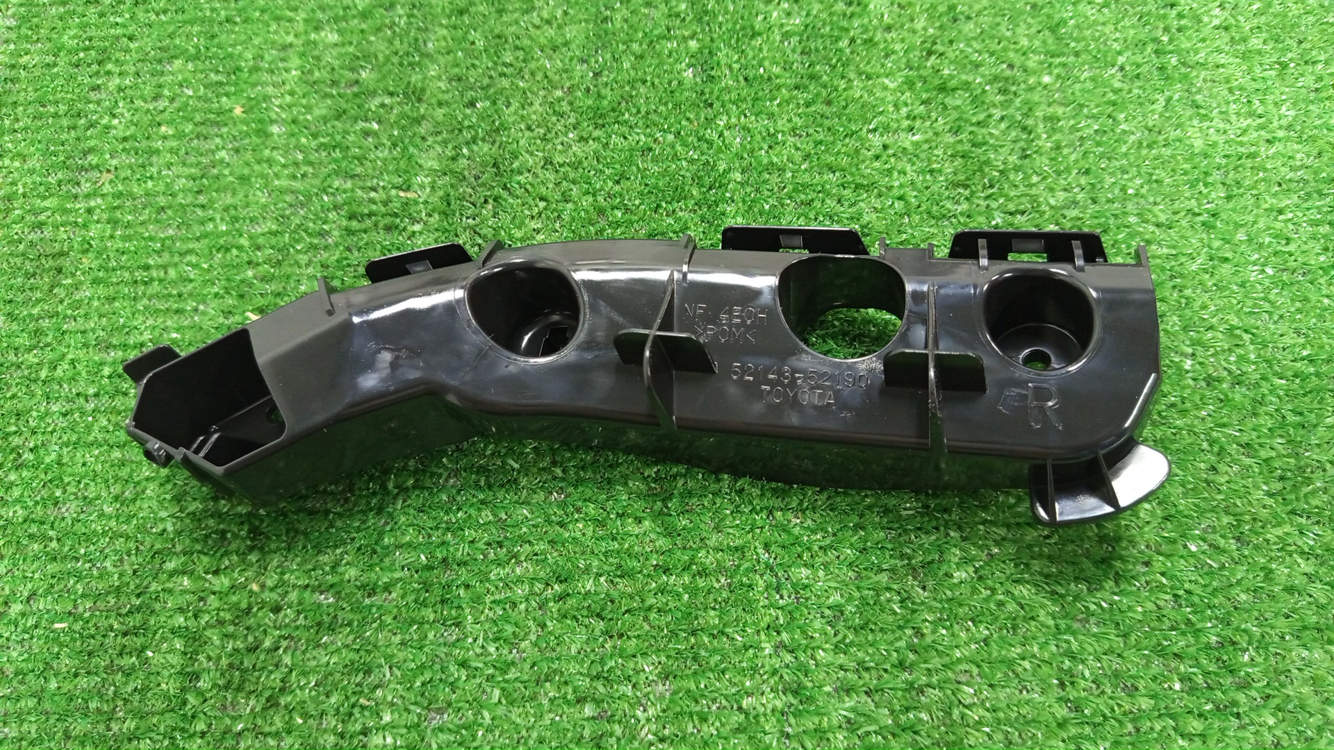 Крепление бампера правое переднее TOYOTA SIENTA NCP81G, NCP85G 52143-52190 1 ракурс Крепление бампера правое переднее TOYOTA SIENTA NCP81G, NCP85G 52143-52190 1 ракурс