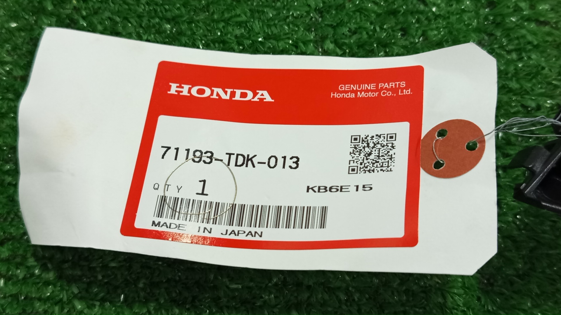 Крепление бампера правое переднее HONDA CR-V RW2 71193-TDK-013 3 ракурс