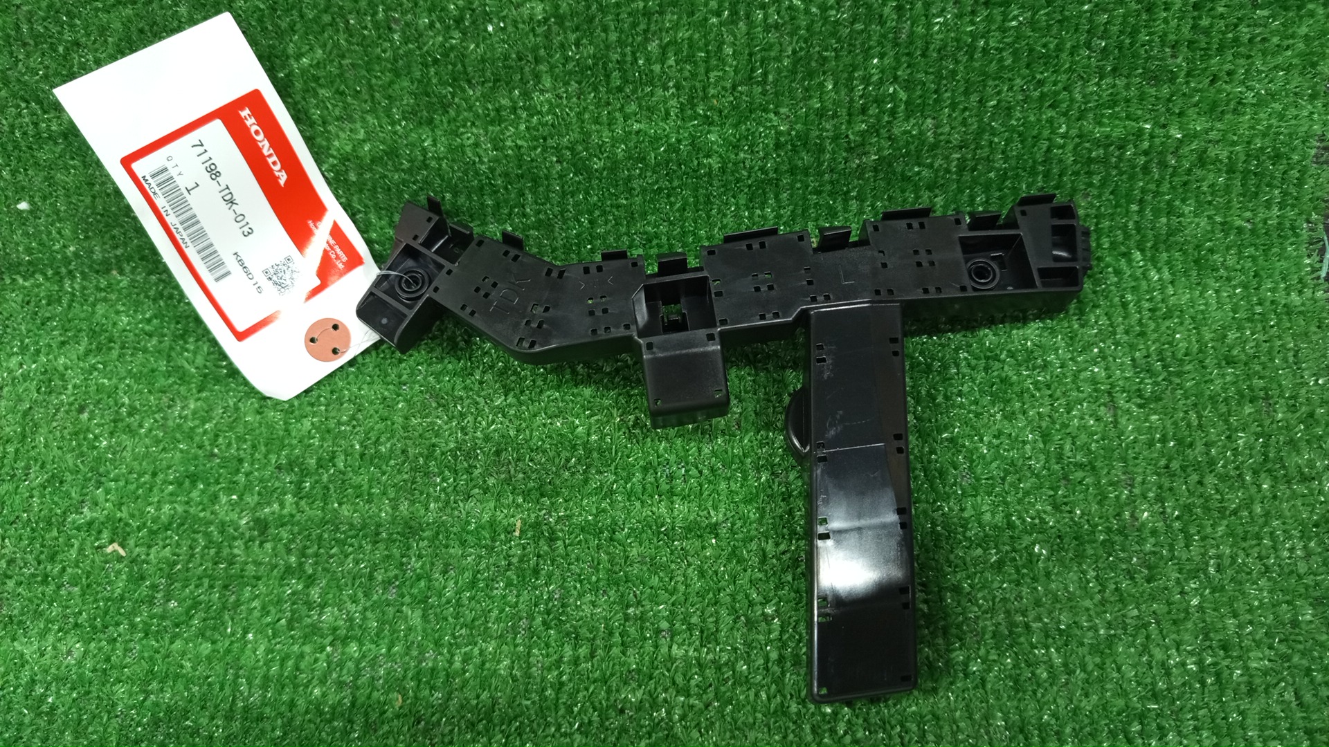 Крепление бампера левое переднее HONDA CR-V RW2 71198-TDK-013 1 ракурс