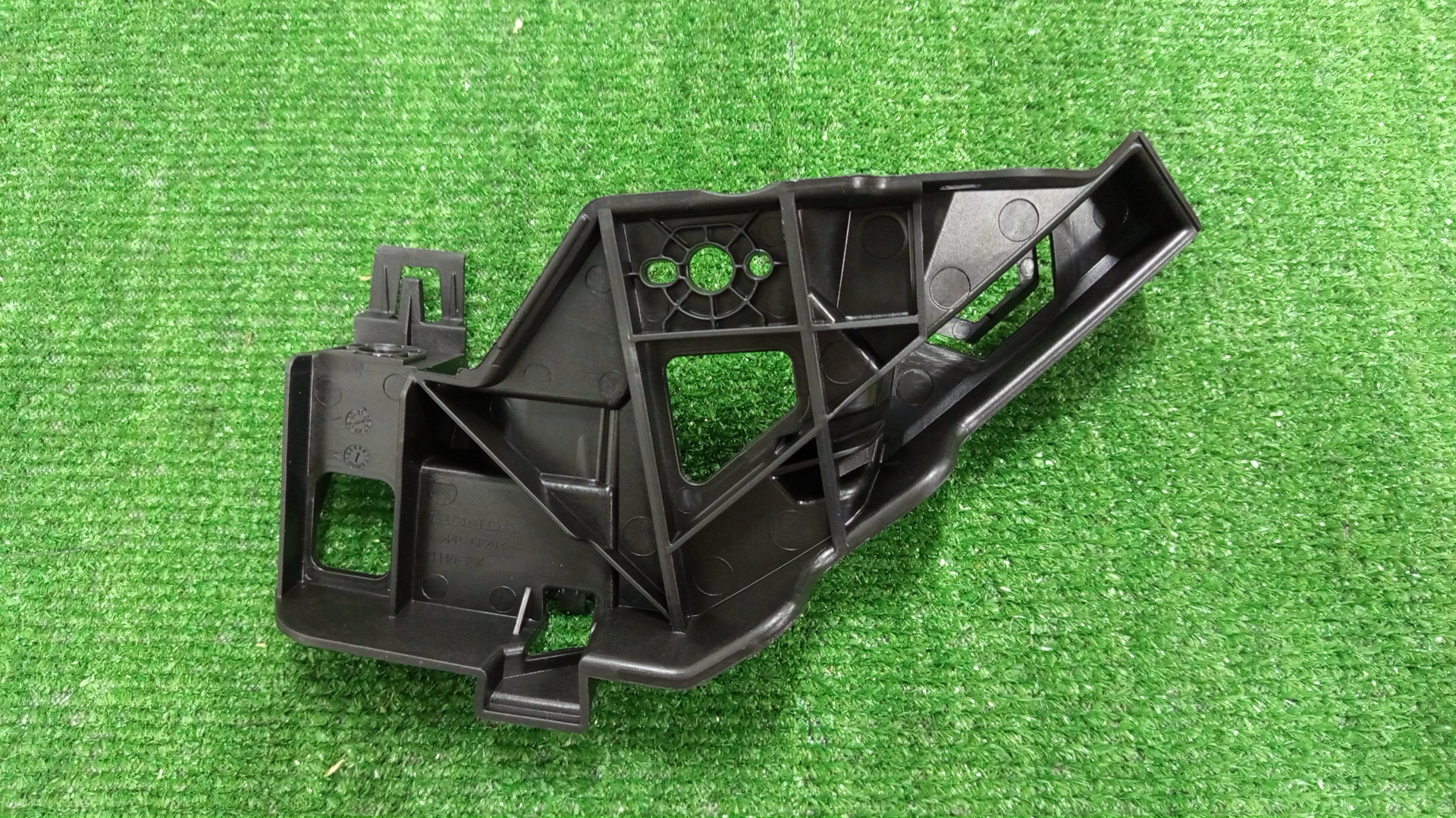 Крепление бампера правое переднее HONDA CR-V RW2 71140-TDK-003 2 ракурс