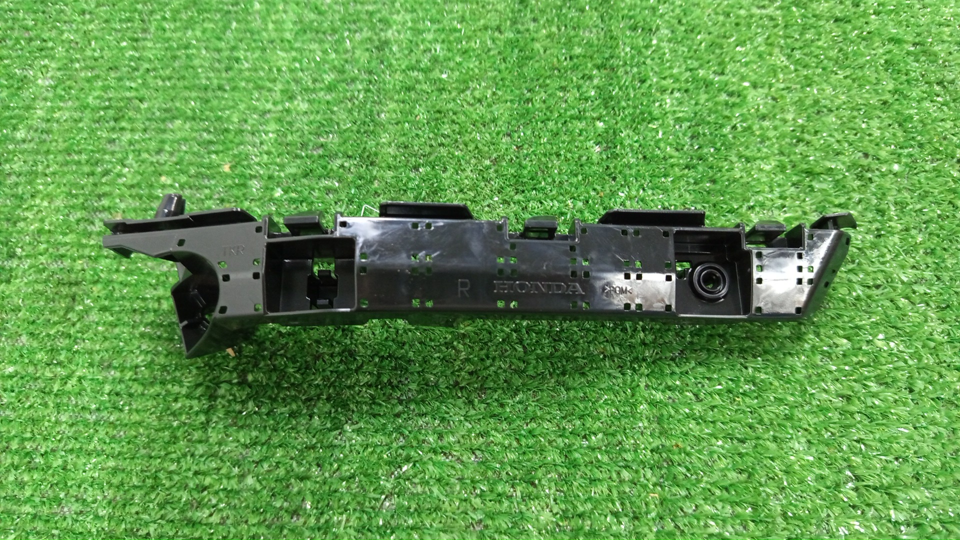 Крепление бампера правое переднее HONDA N-WGN JH3 71230-TKR-003 1 ракурс