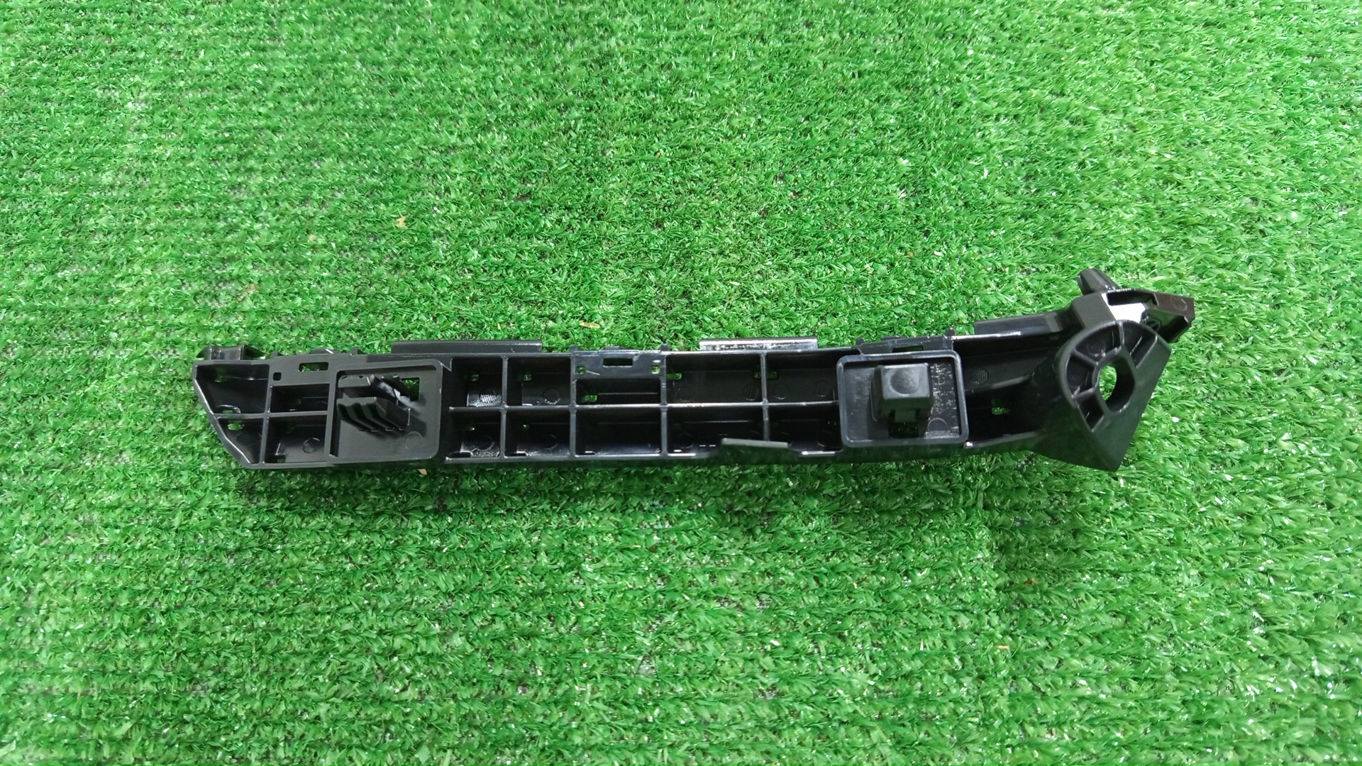 Крепление бампера правое переднее HONDA N-WGN JH3 71230-TKR-003 2 ракурс