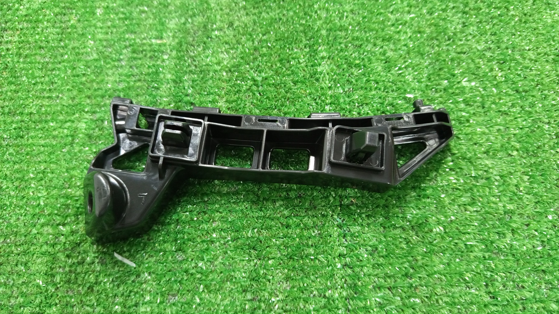 Крепление бампера левое переднее HONDA N-BOX JF6 71280-32R-003 1 ракурс Крепление бампера левое переднее HONDA N-BOX JF6 71280-32R-003 1 ракурс