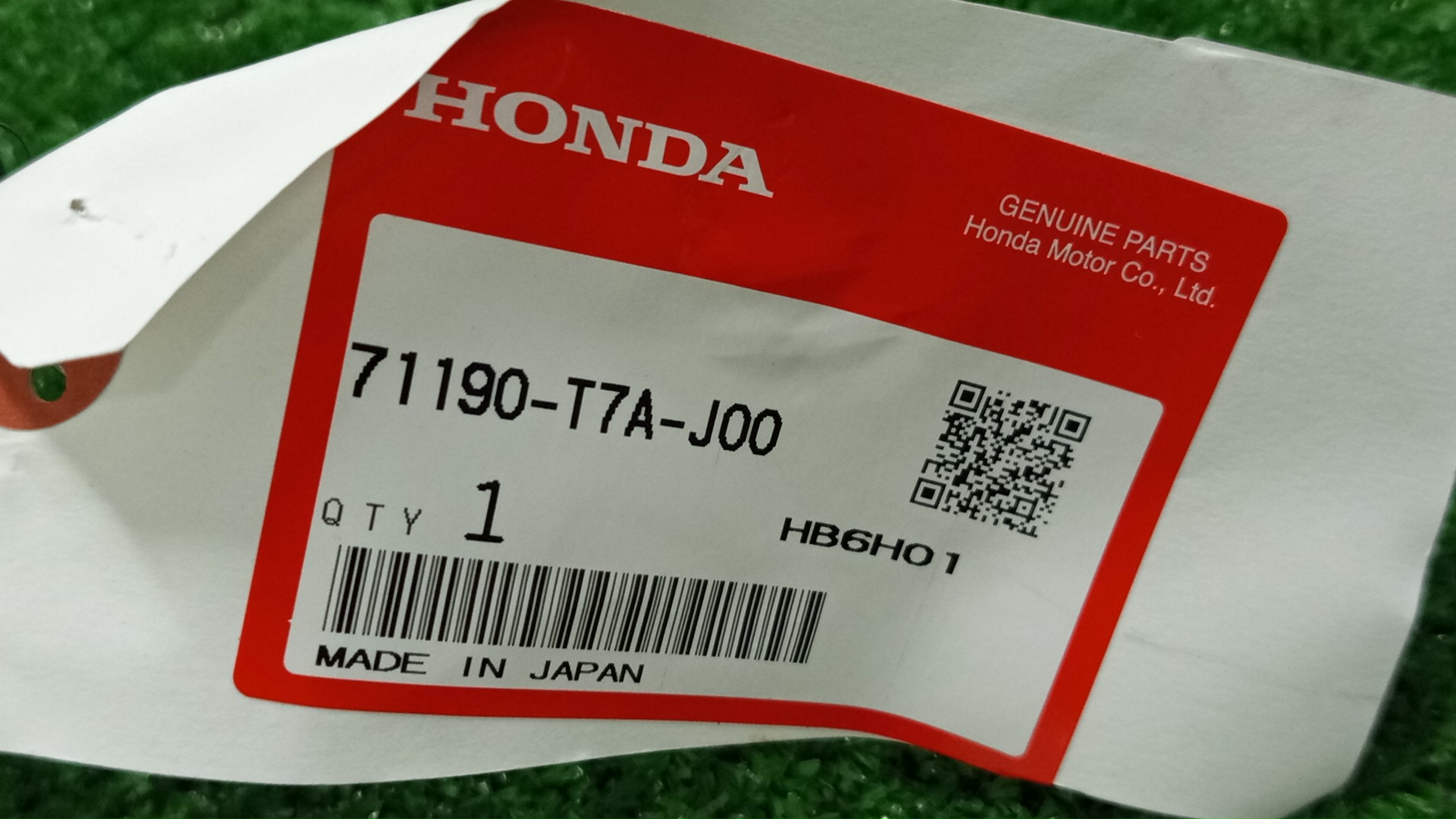 Крепление бампера левое переднее HONDA VEZEL RU1 71190-T7A-J00 3 ракурс