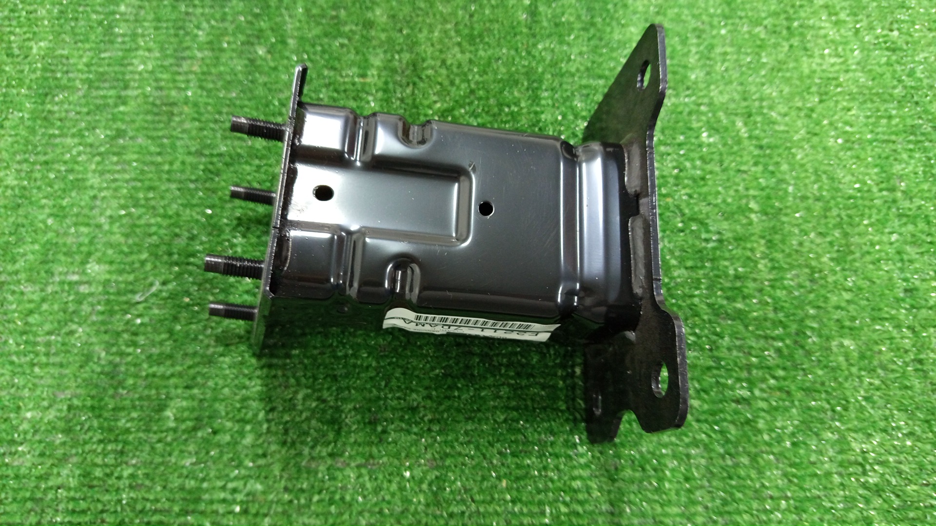 Крепление бампера левое переднее NISSAN SERENA FC28 F2211-7DAMA 1 ракурс