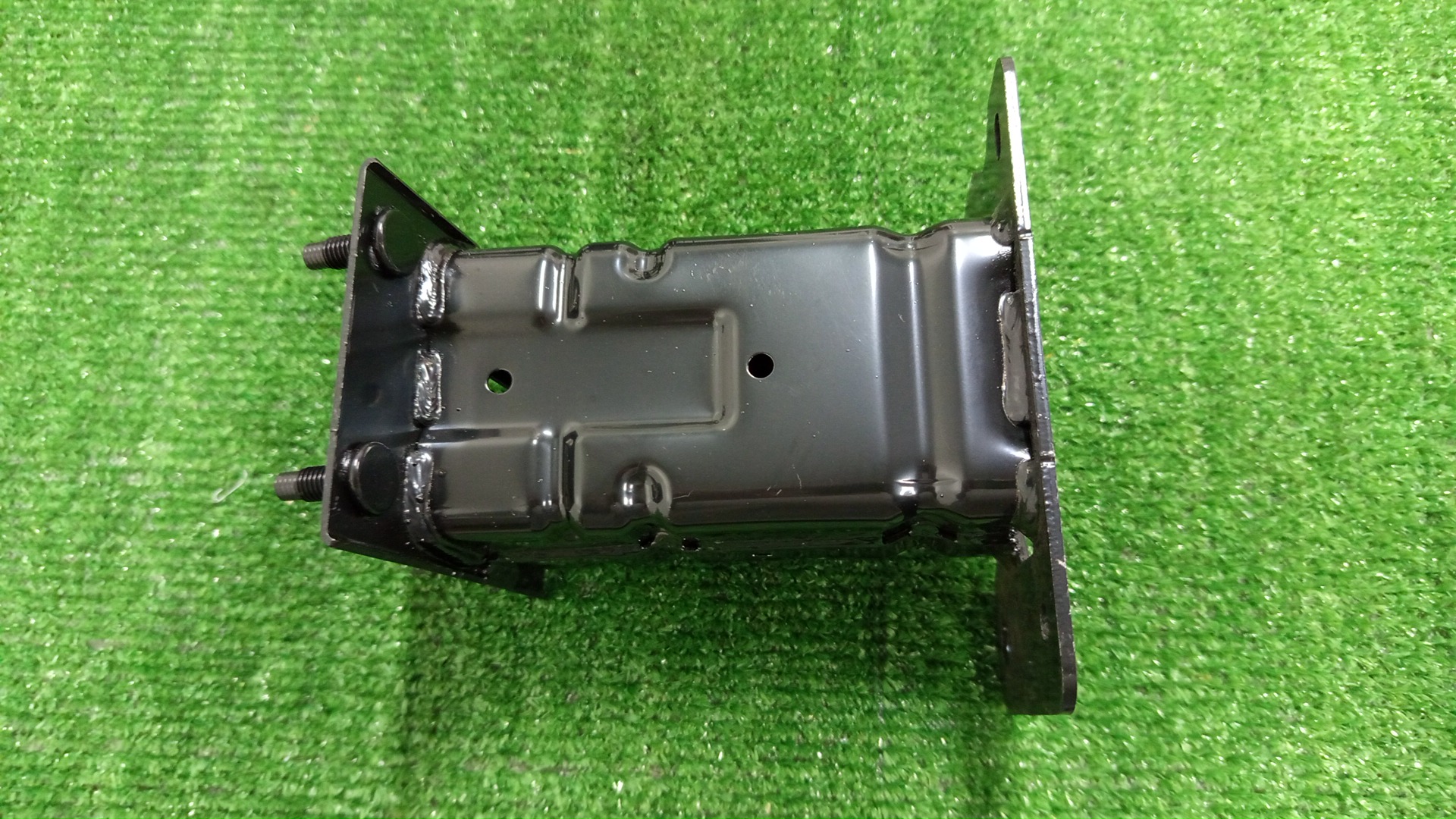 Крепление бампера левое переднее NISSAN SERENA FC28 F2211-7DAMA 2 ракурс
