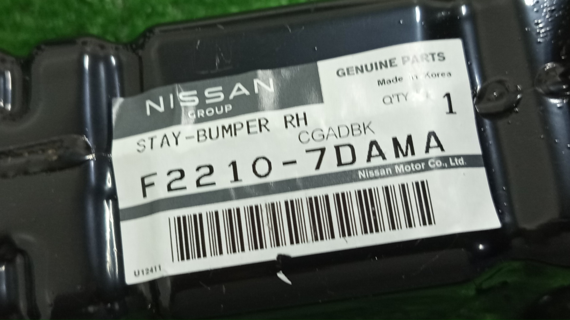 Крепление бампера правое переднее NISSAN SERENA FC28 F2210-7DAMA 5 ракурс