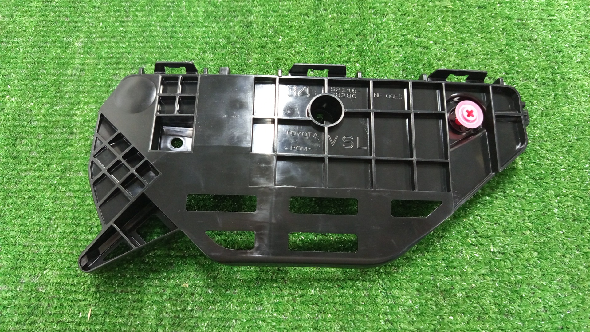 Крепление бампера левое переднее TOYOTA VOXY ZWR80G 52116-28280 1 ракурс