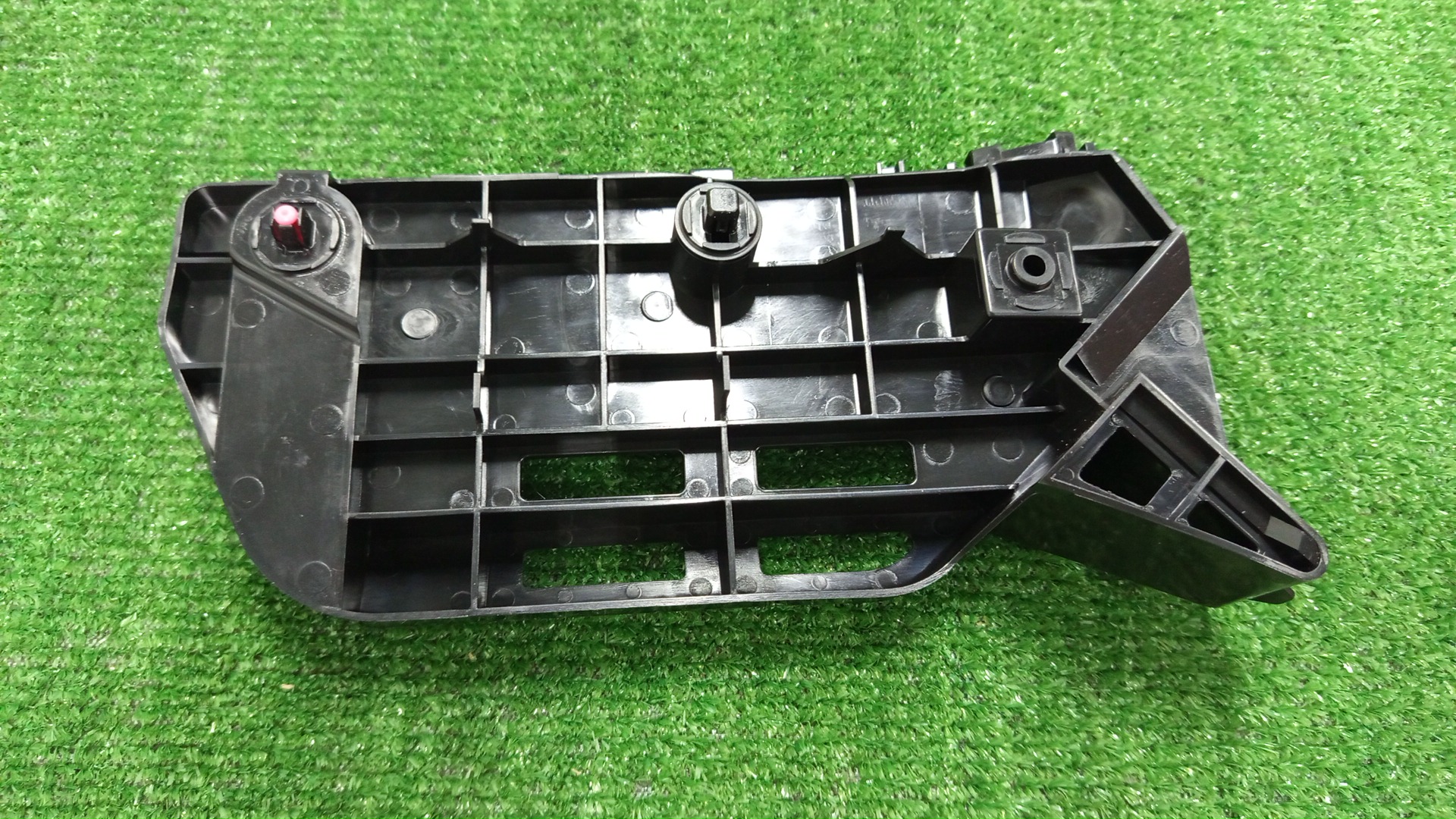 Крепление бампера левое переднее TOYOTA VOXY ZWR80G 52116-28231 2 ракурс