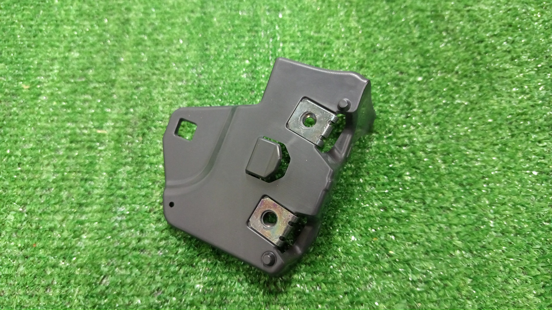 Крепление бампера правое переднее TOYOTA VITZ, YARIS KSP130, NSP130, NSP135, NCP131 52115-52120 1 ракурс
