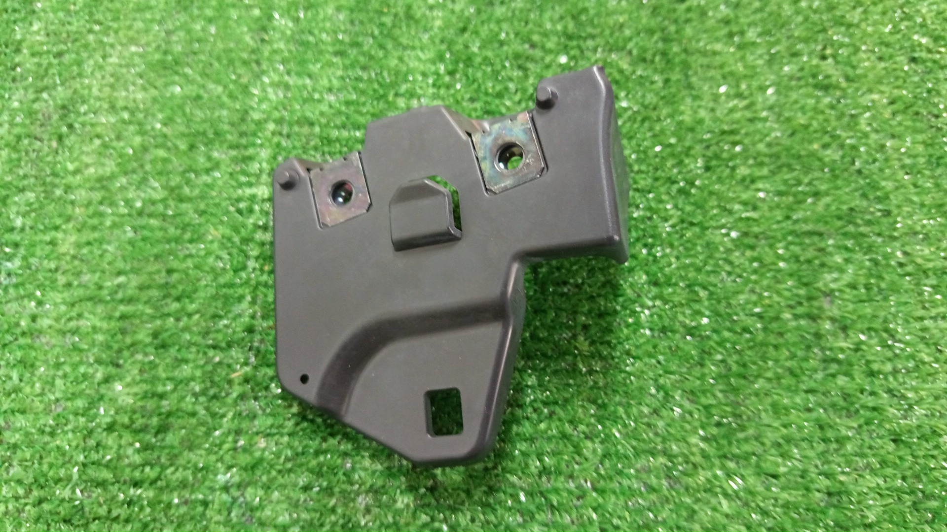 Крепление бампера левое переднее TOYOTA VITZ, YARIS KSP130, NSP130, NSP135, NCP131 52116-52100 1 ракурс